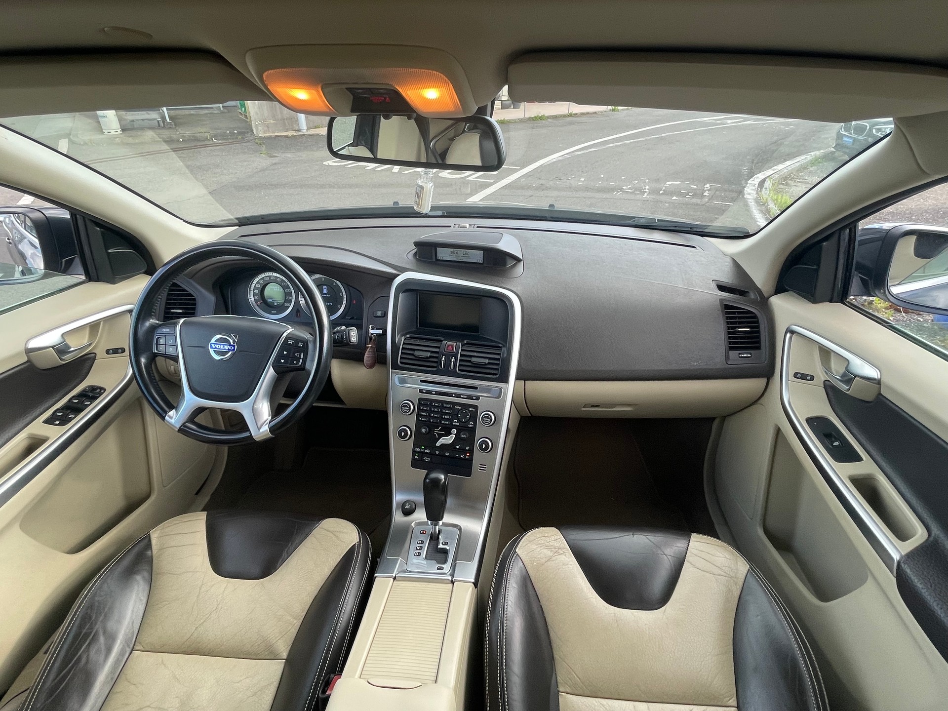 VOLVO XC60 2.4D AWD Summum-image-6