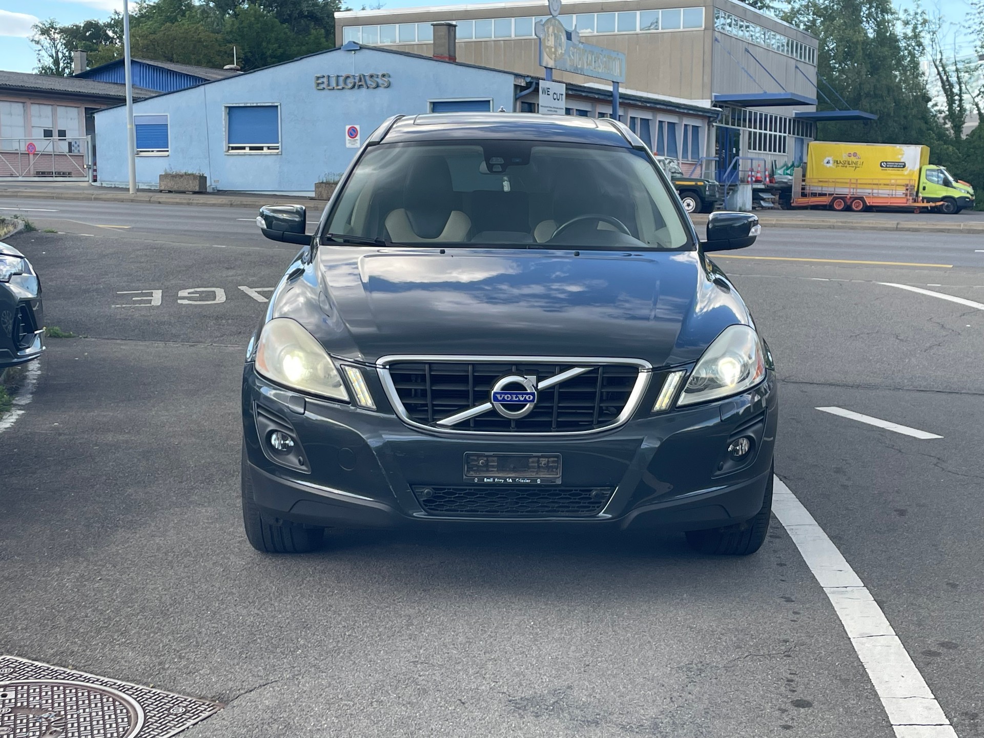 VOLVO XC60 2.4D AWD Summum-showroom-element-1