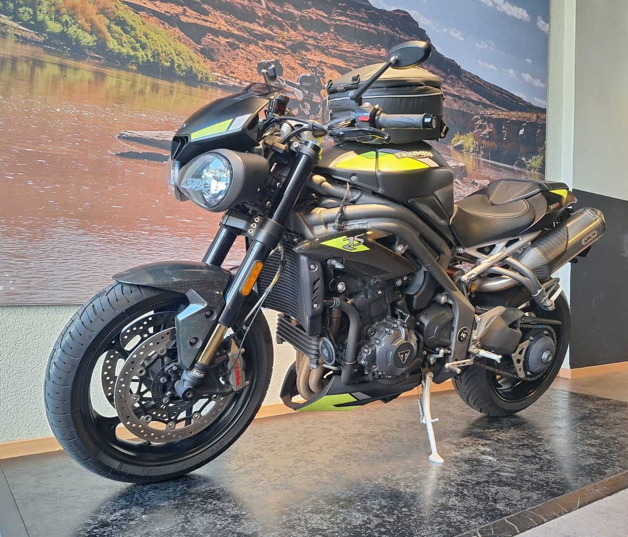 TRIUMPH Speed Triple RS 1050 ABS-showroom-element-3