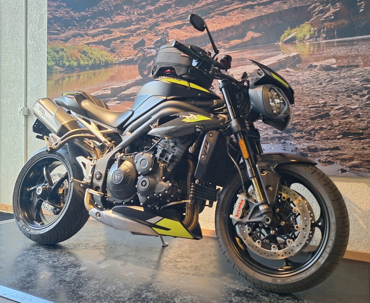 TRIUMPH Speed Triple RS 1050 ABS-showroom-element-1