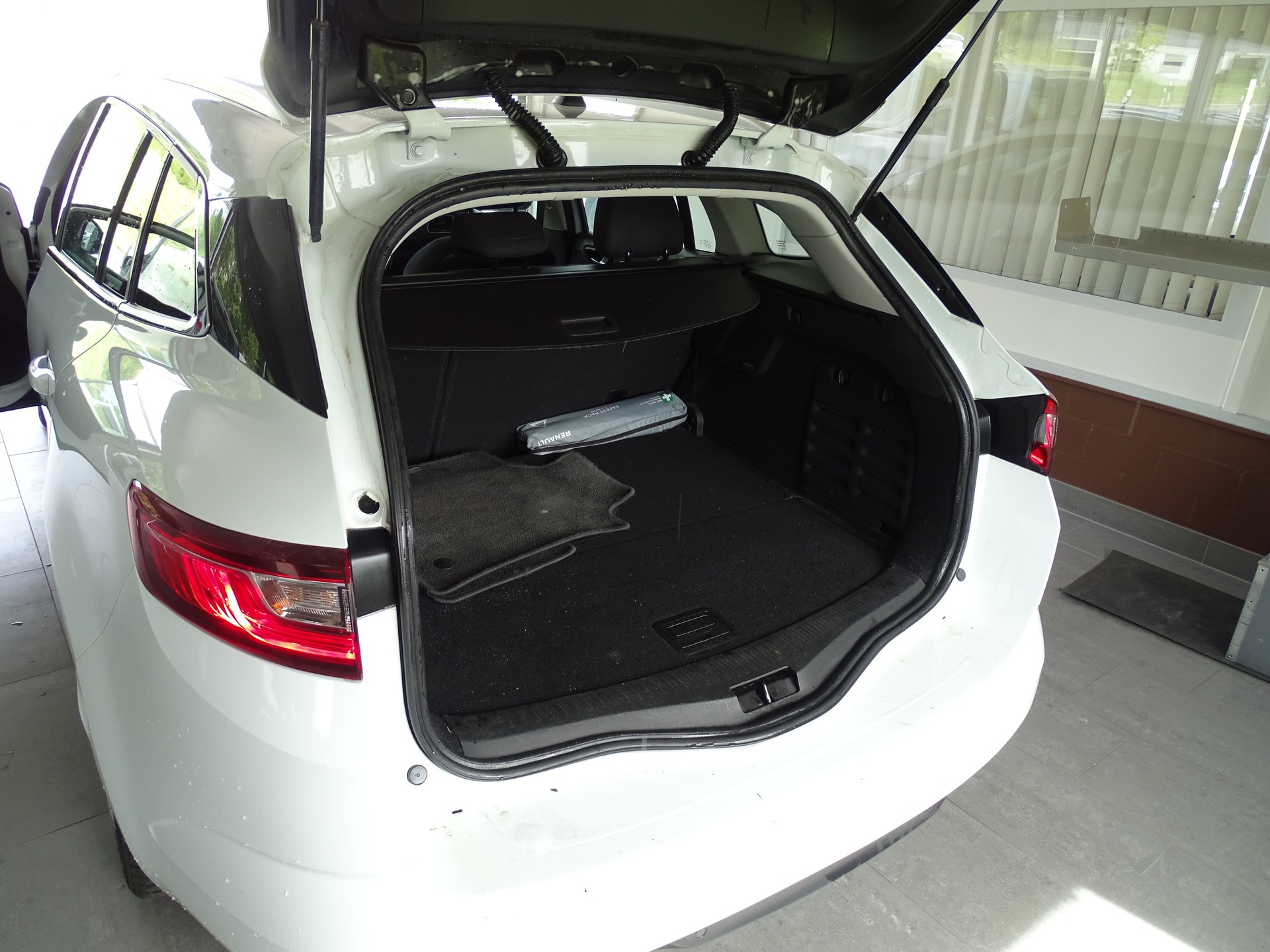 RENAULT Mégane Grandtour 1.5 dCi Business EDC-image-4
