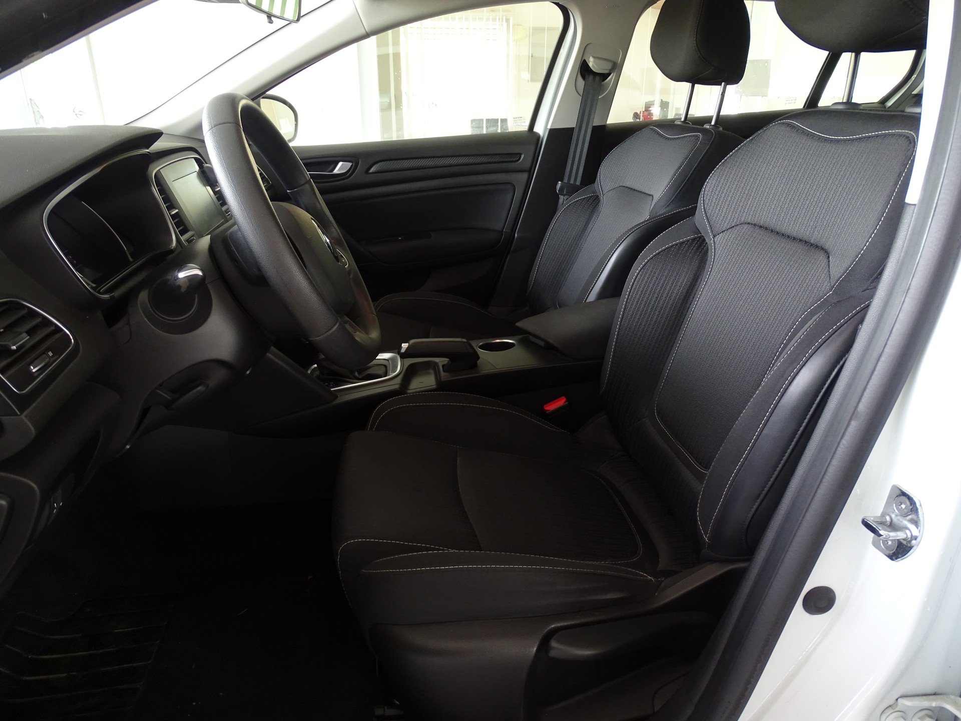 RENAULT Mégane Grandtour 1.5 dCi Business EDC-image-6