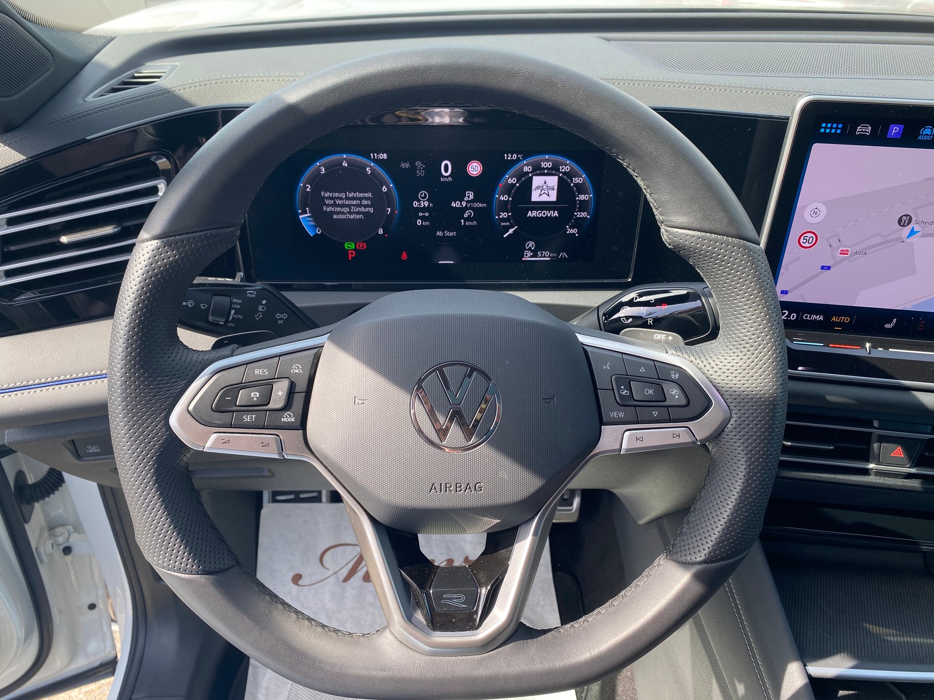 VW Tiguan 2.0 TSI 266PS DSG R-Line 4Motion **Panorama-Schiebe-Hebedach**-image-13