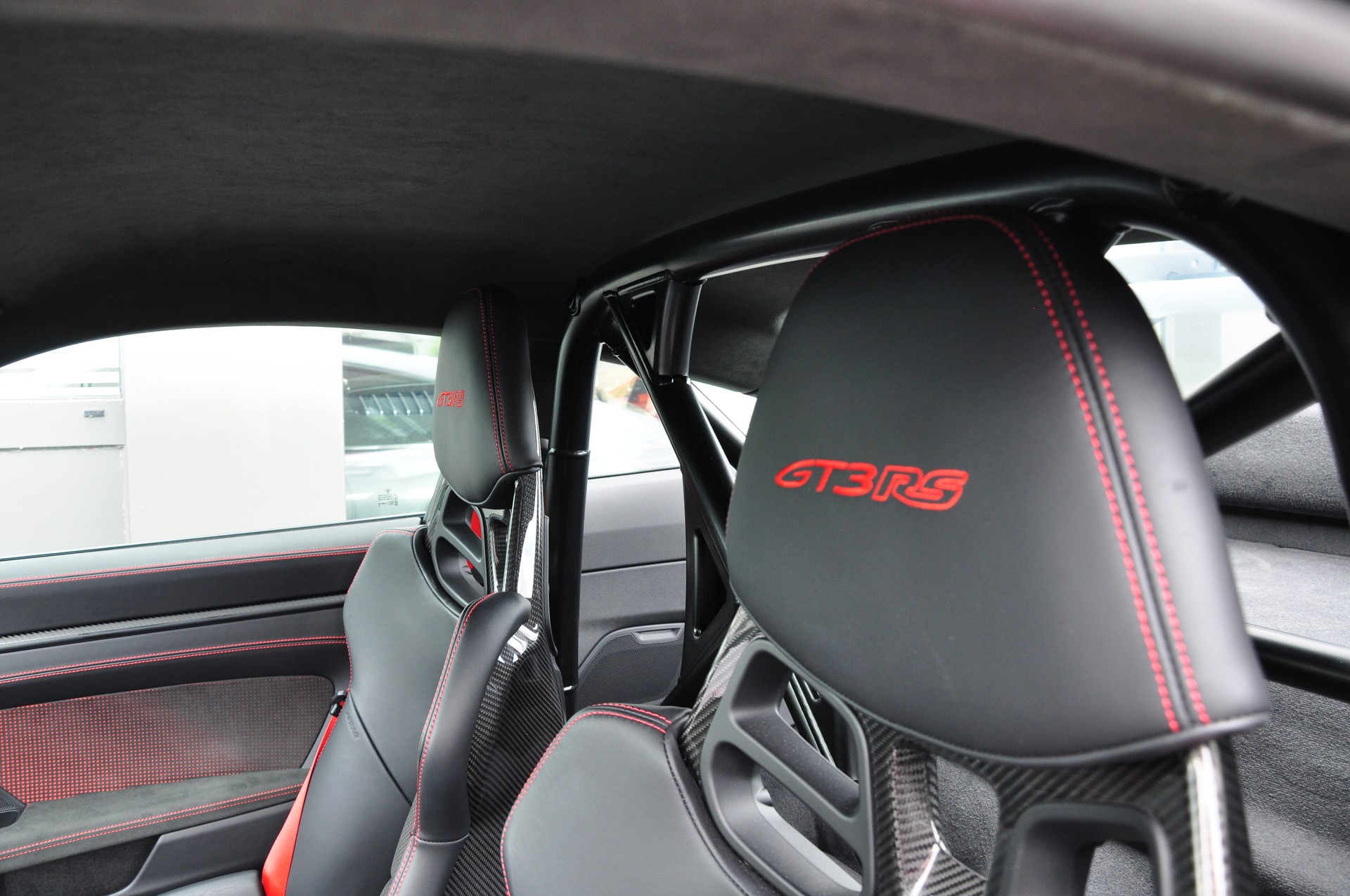 PORSCHE 911 GT3 RS-image-14