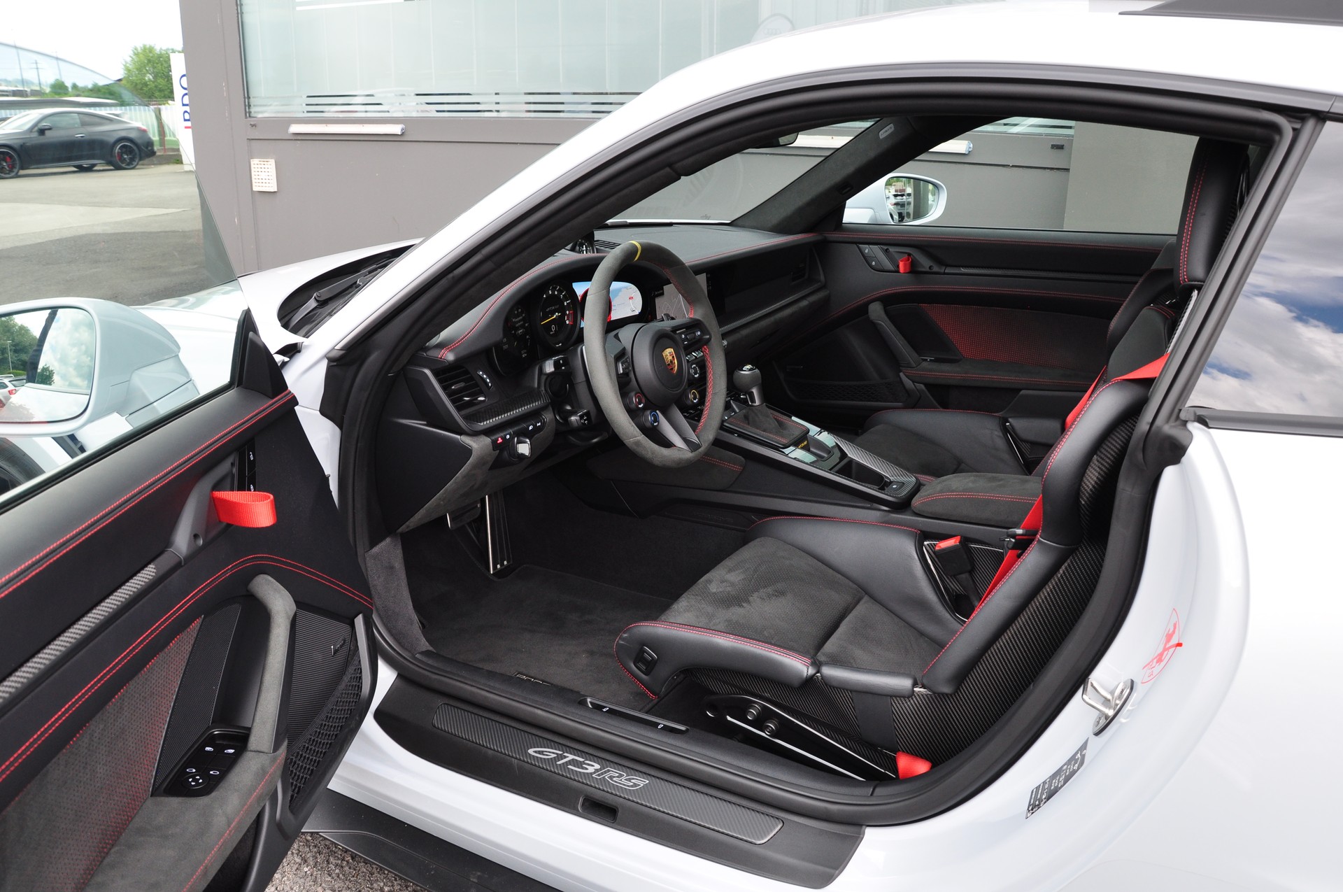 PORSCHE 911 GT3 RS-image-13