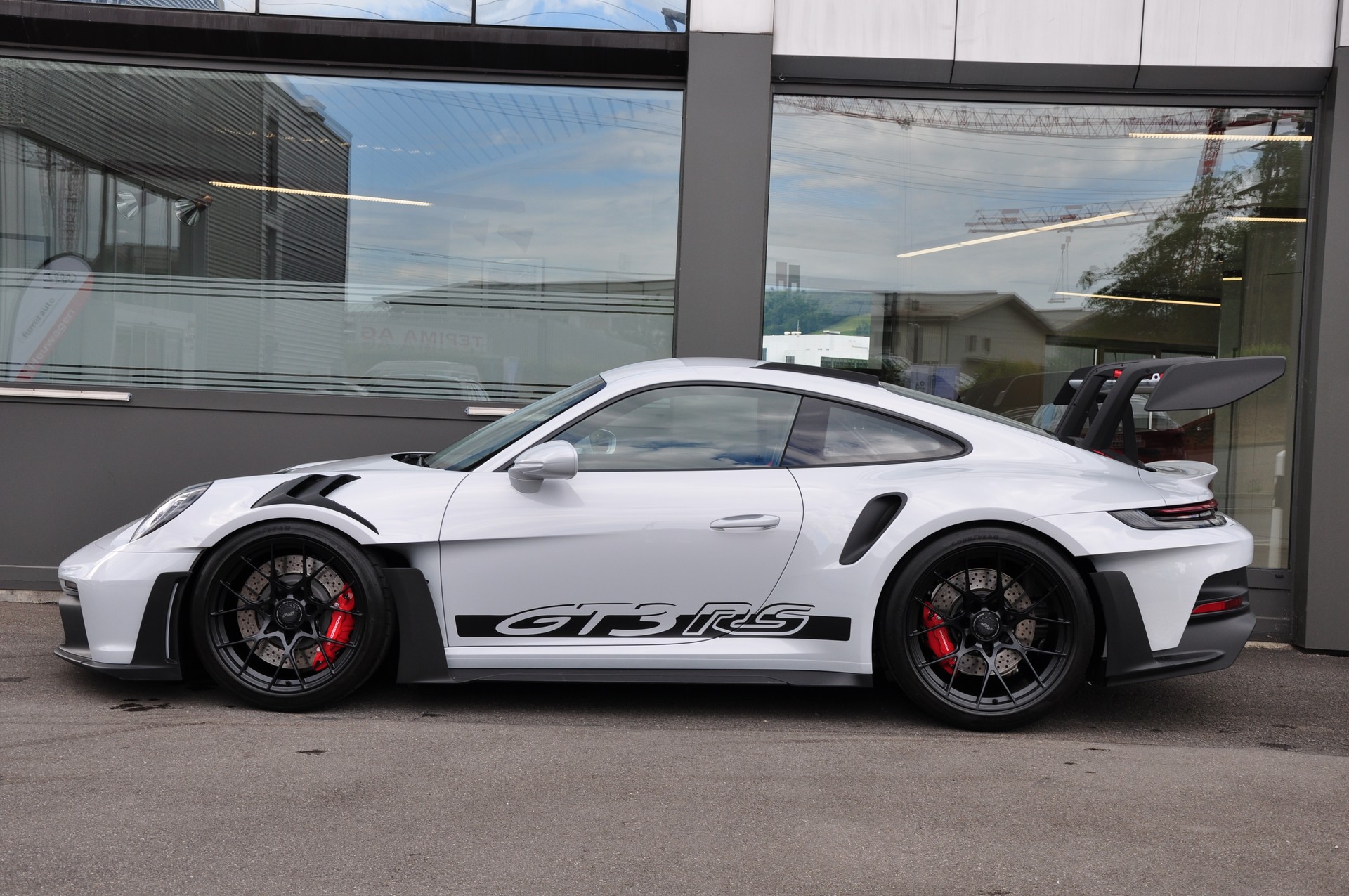 PORSCHE 911 GT3 RS-image-5