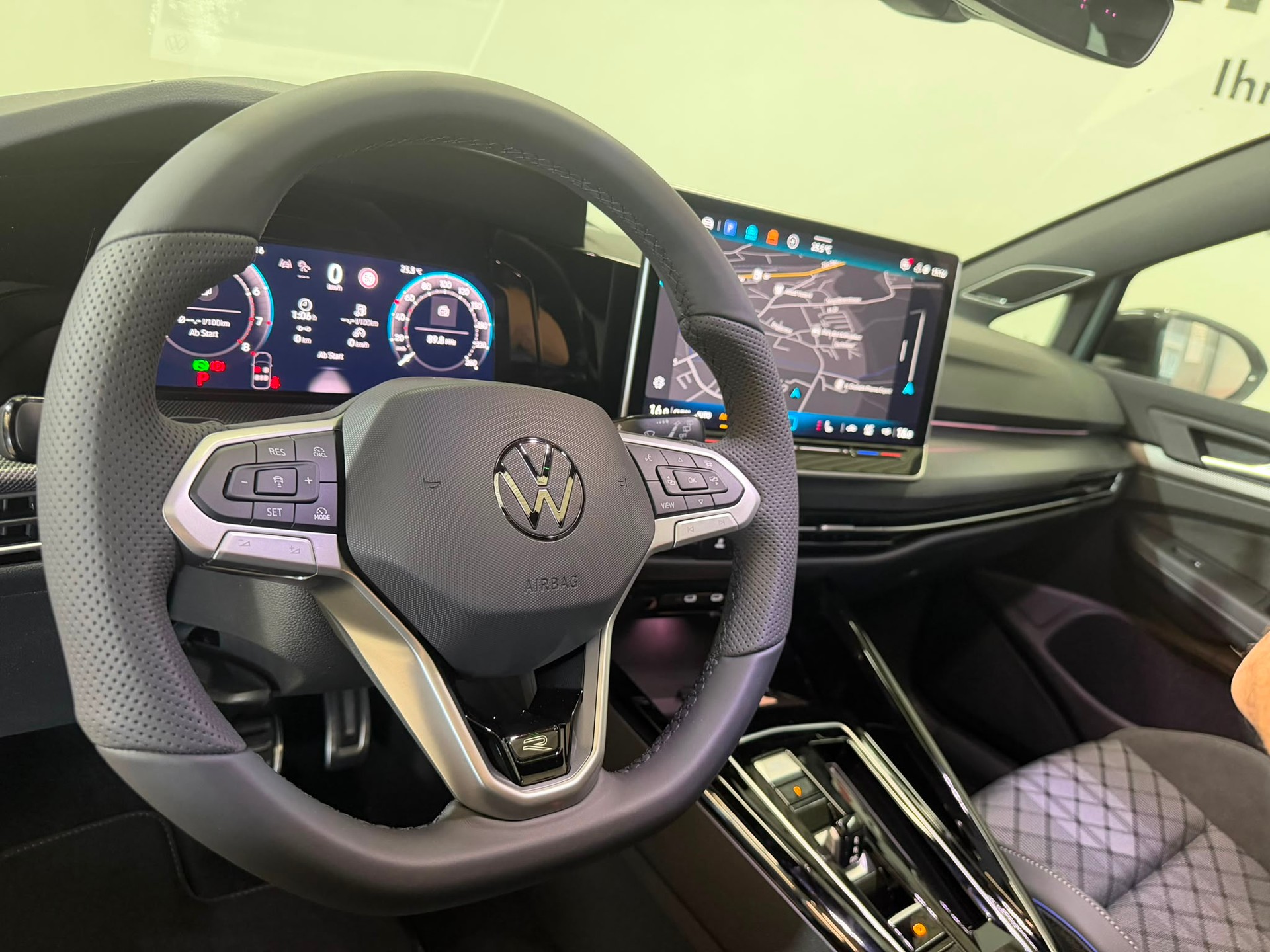 VW Golf 2.0 TSI R-Line DSG 4 Motion-image-5