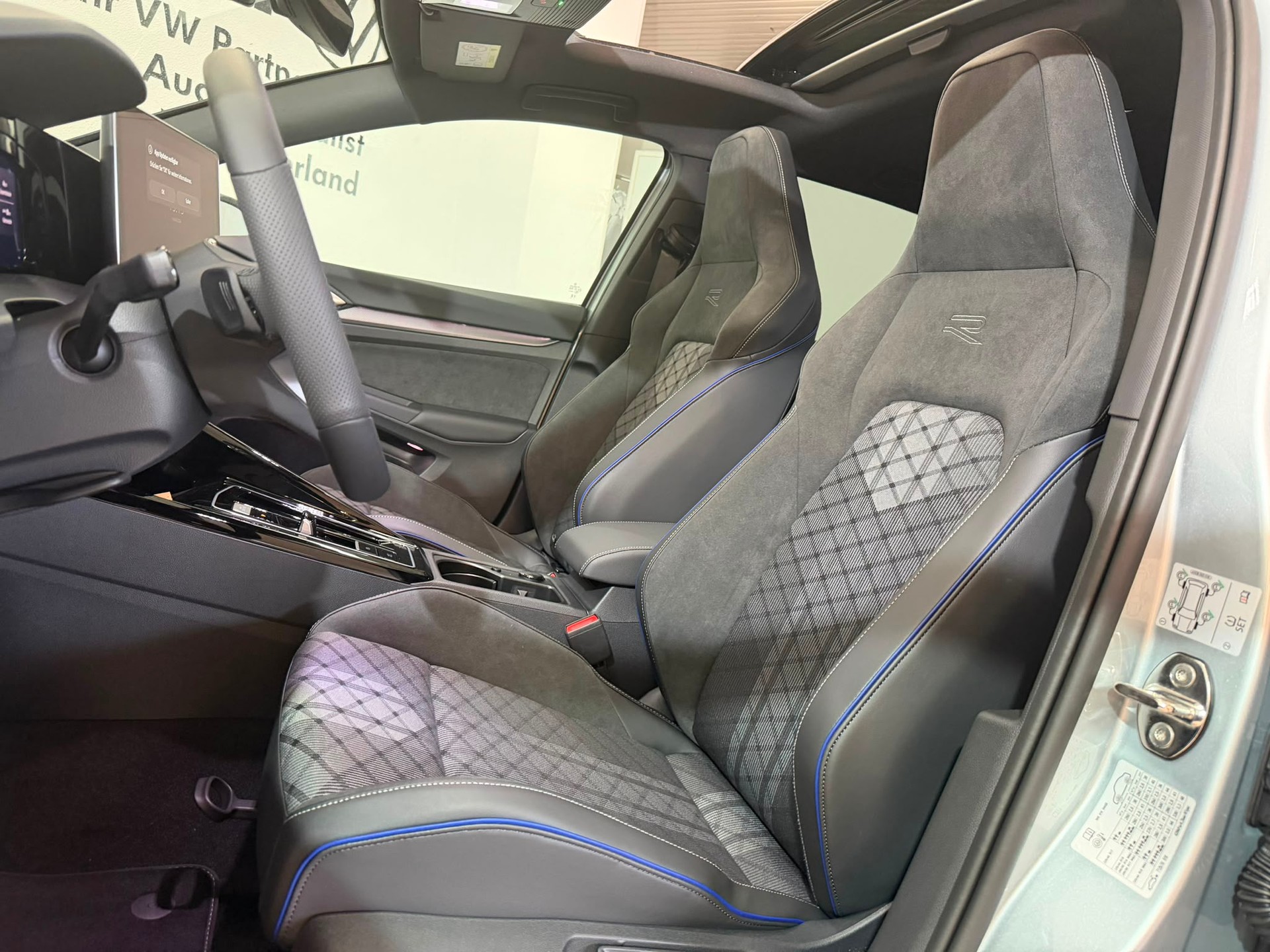 VW Golf 2.0 TSI R-Line DSG 4 Motion-image-7