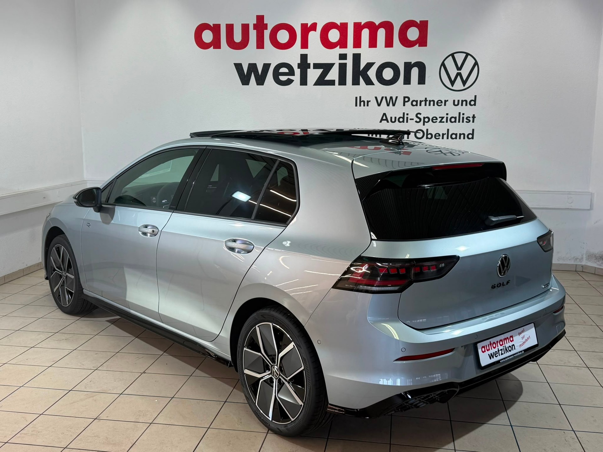 VW Golf 2.0 TSI R-Line DSG 4 Motion-image-2