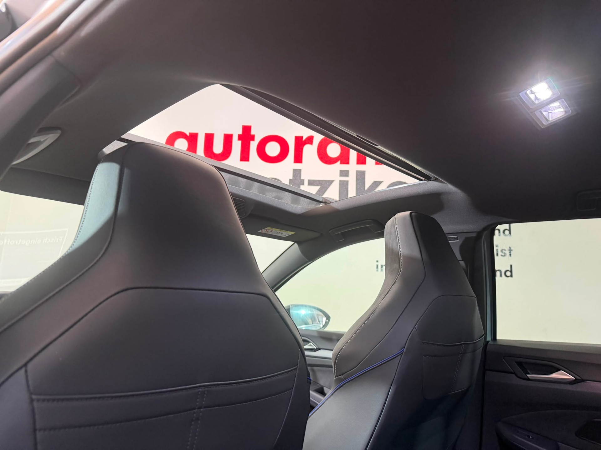 VW Golf 2.0 TSI R-Line DSG 4 Motion-image-9
