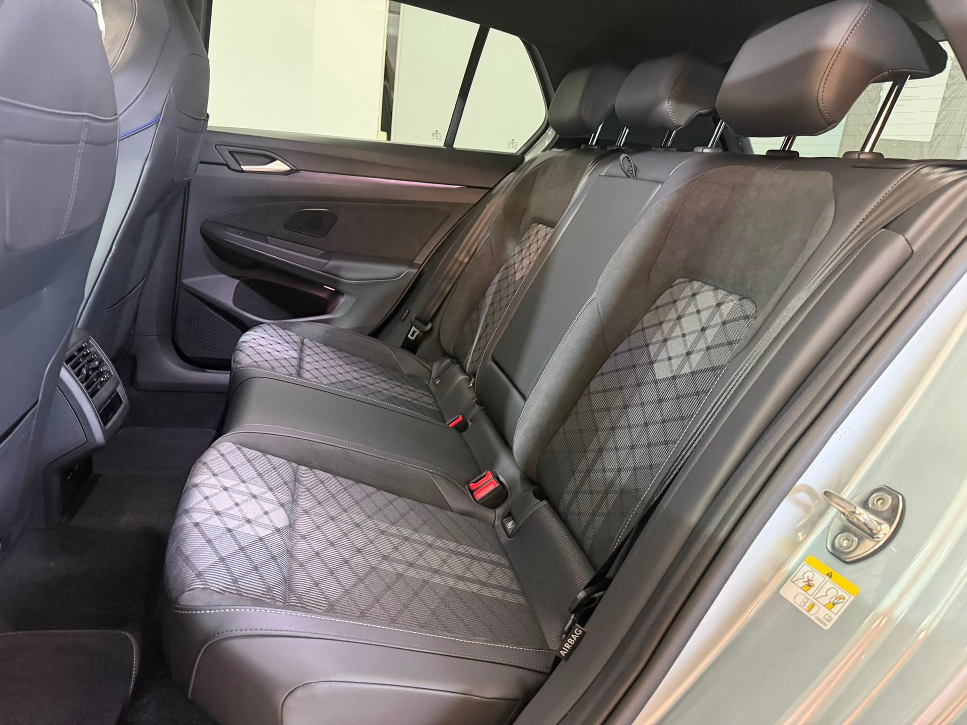 VW Golf 2.0 TSI R-Line DSG 4 Motion-image-8