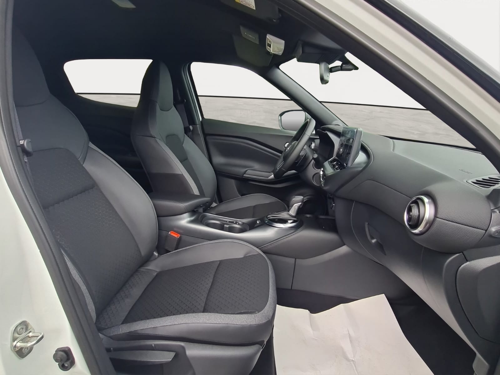 NISSAN Juke 1.0 DIG-T N-Connecta DCT-image-13