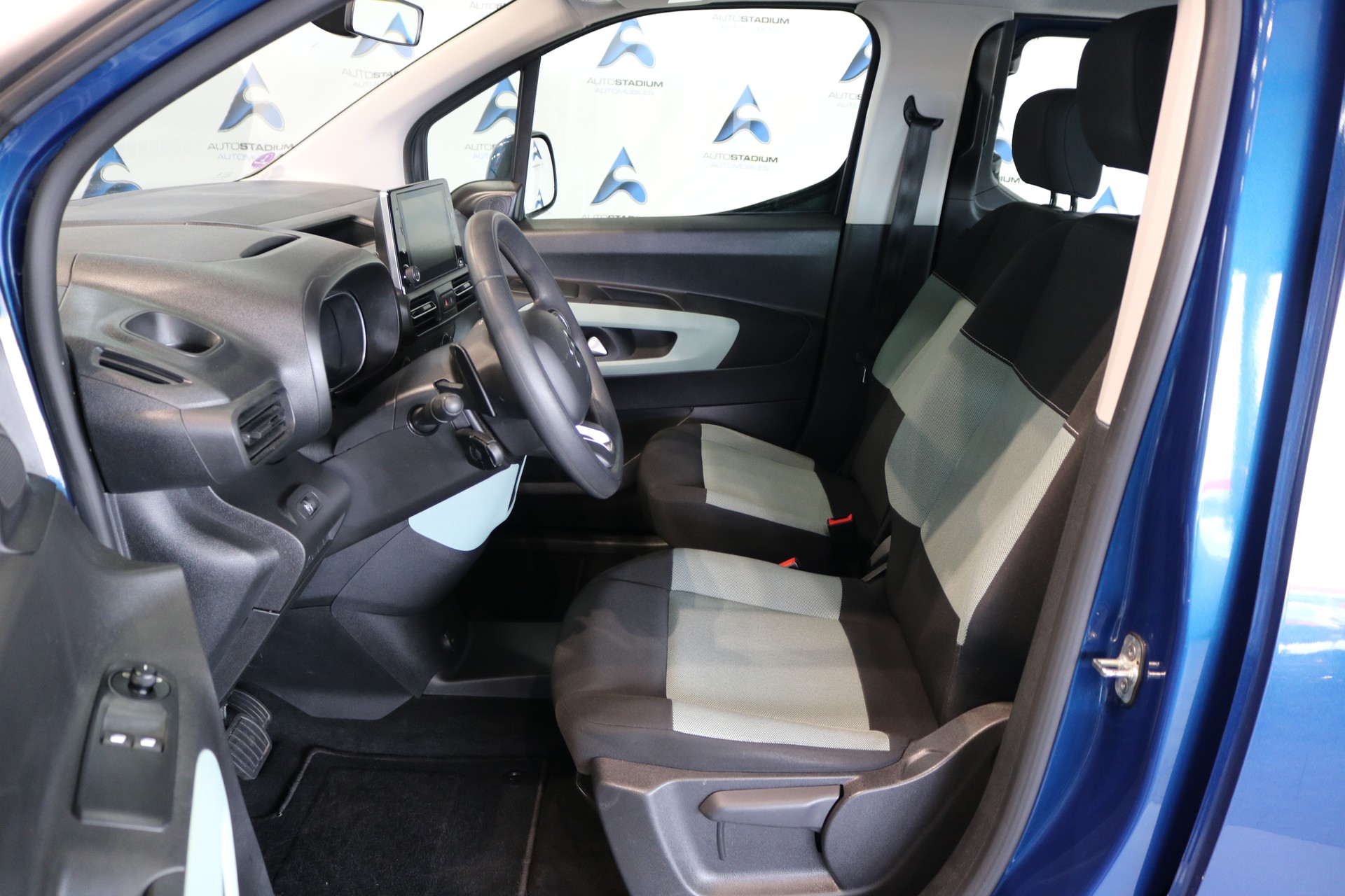 CITROEN Berlingo Feel Pack EAT8-image-3