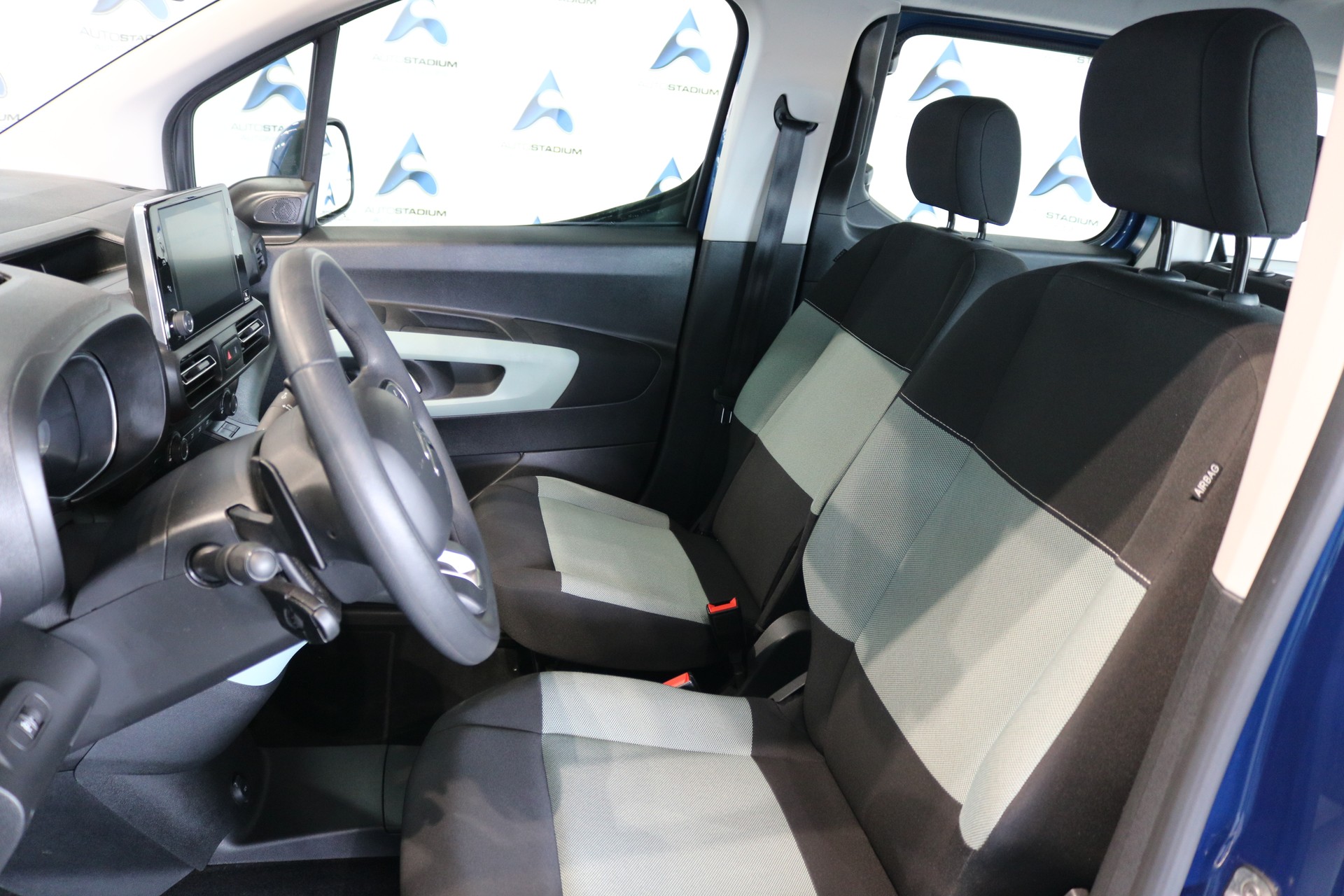 CITROEN Berlingo Feel Pack EAT8-image-33