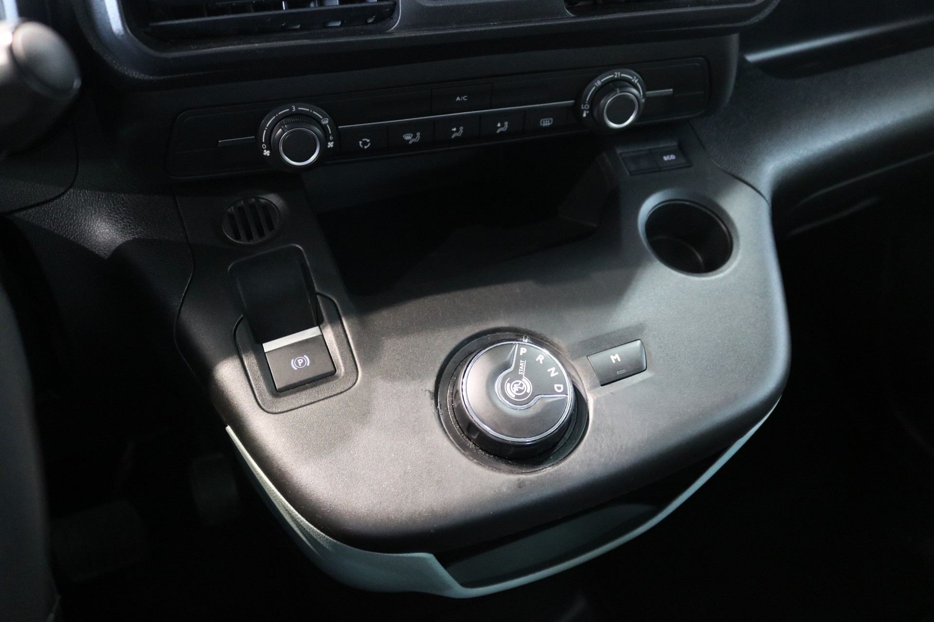 CITROEN Berlingo Feel Pack EAT8-image-38