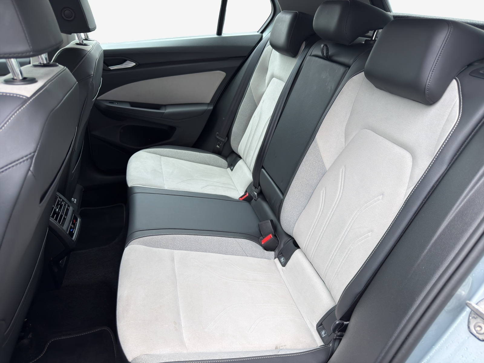 VW Golf 1.5 e TSI mHEV Style DSG-image-11