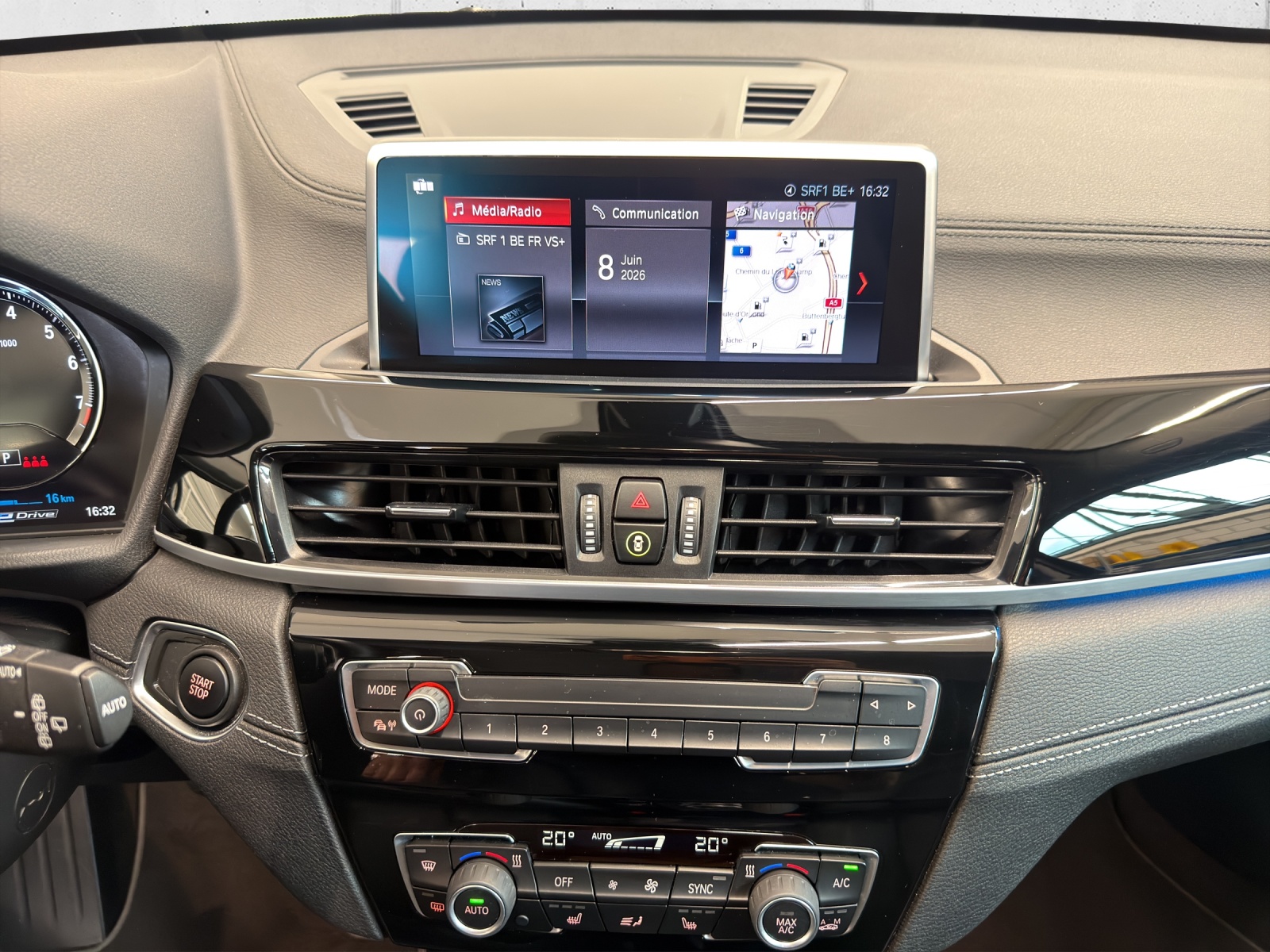 BMW X1 xDrive 25e Sport Line-image-12