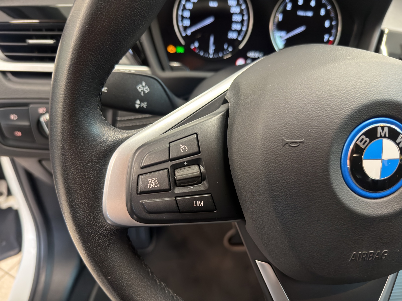 BMW X1 xDrive 25e Sport Line-image-16