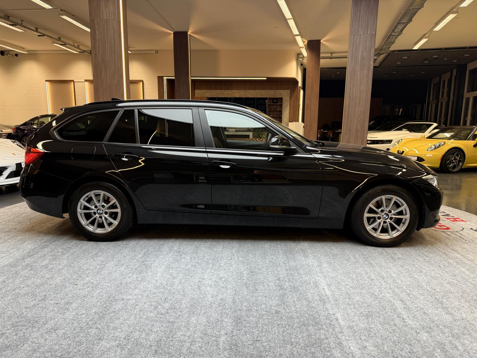 BMW 320d xDrive Touring-image-6