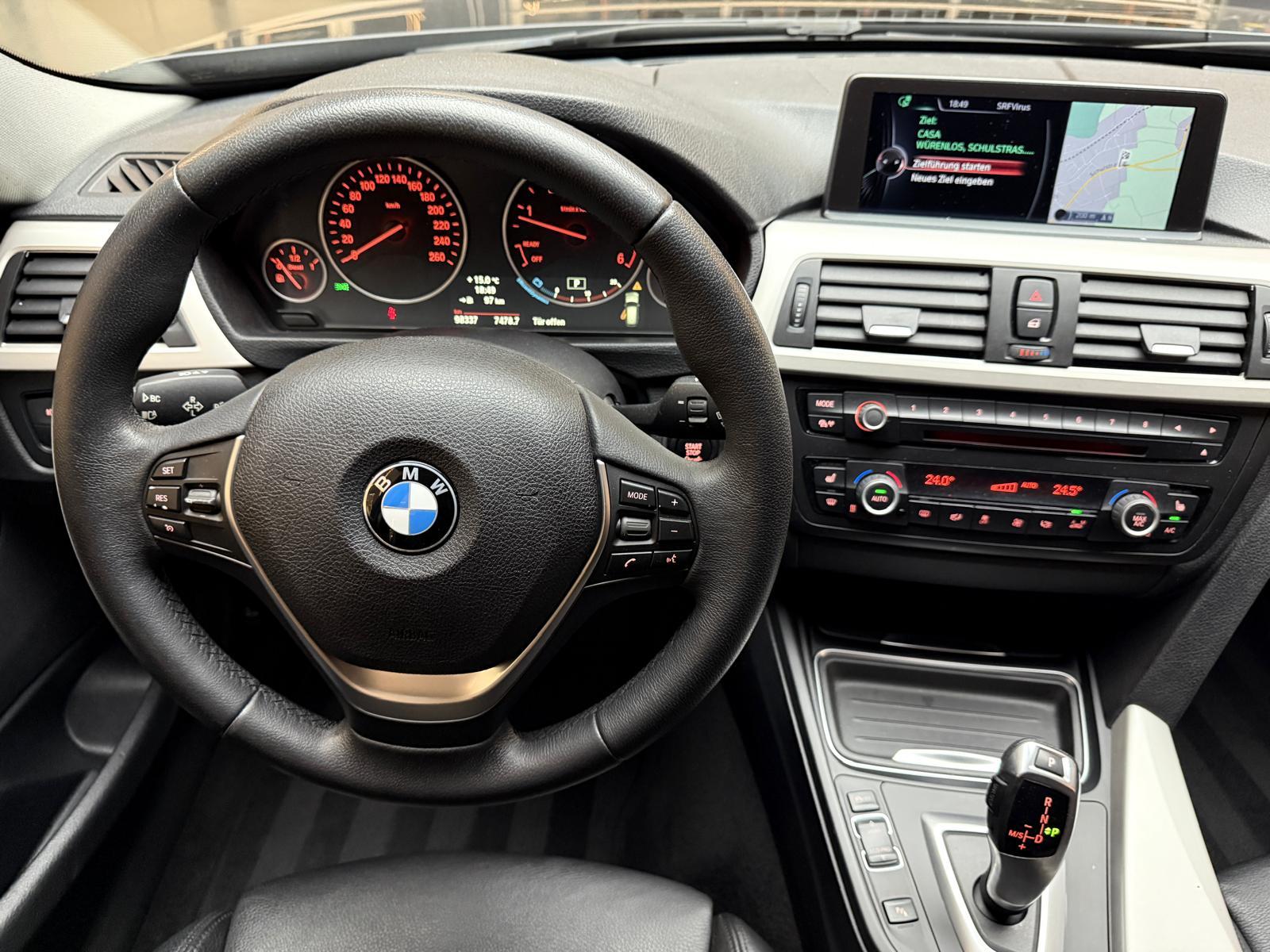 BMW 320d xDrive Touring-image-12