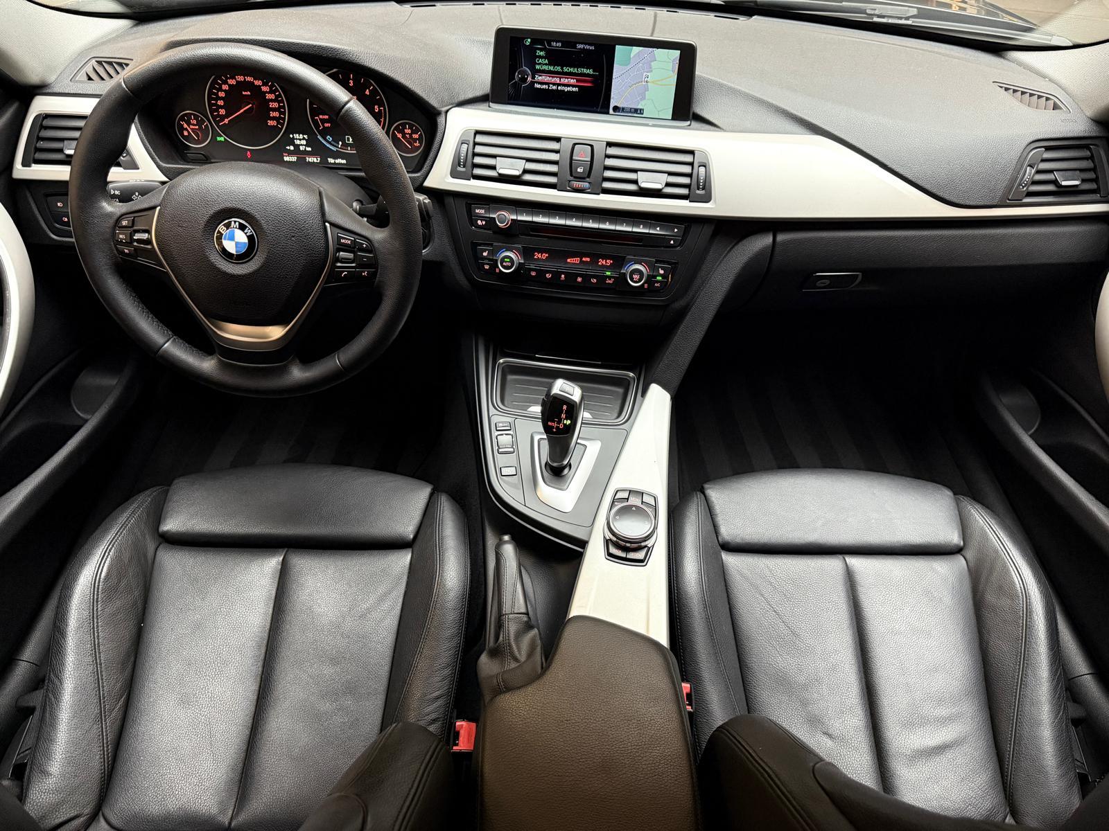 BMW 320d xDrive Touring-image-11