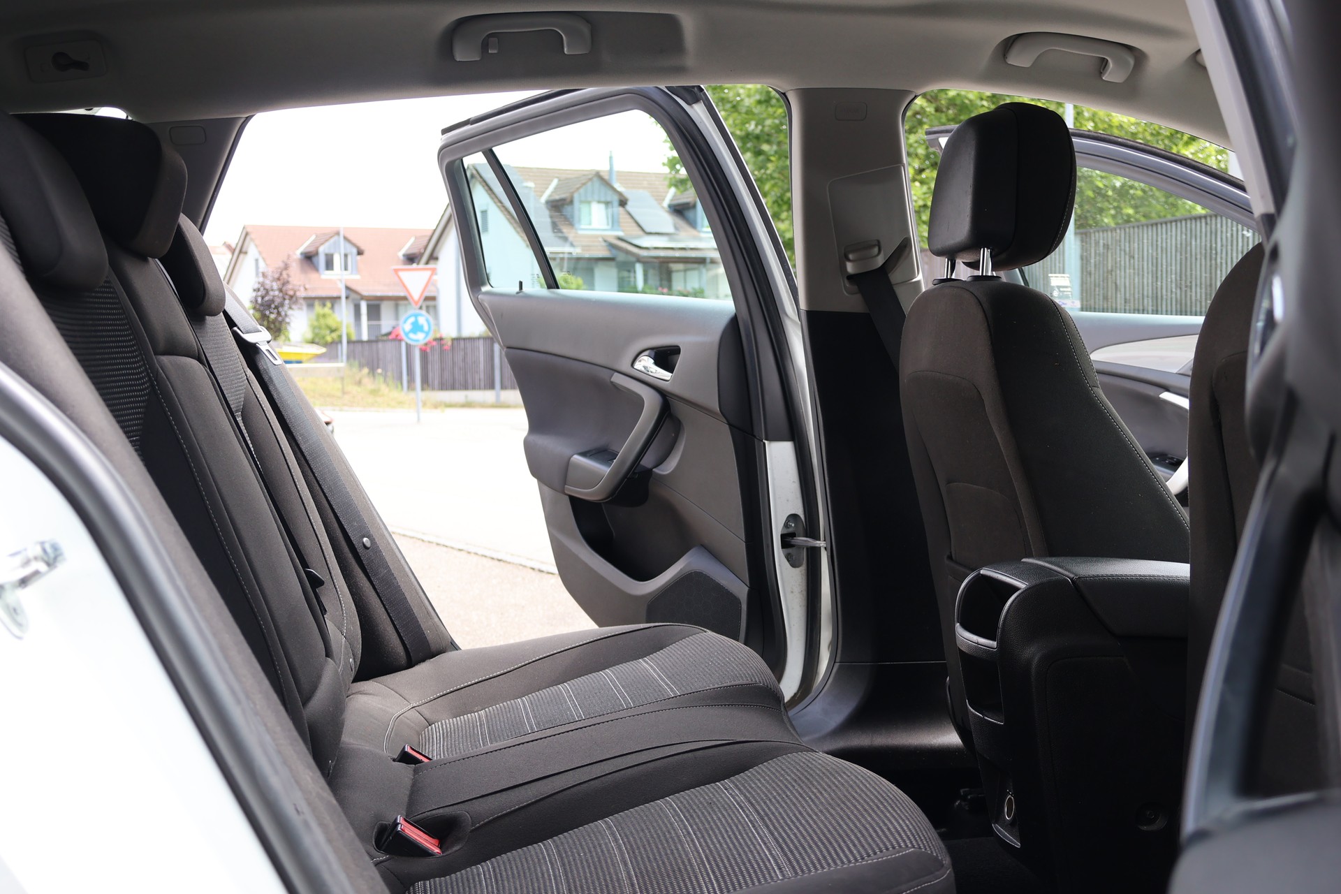 OPEL Insignia Sports Tourer 2.0 CDTI Edition Automatic-image-13