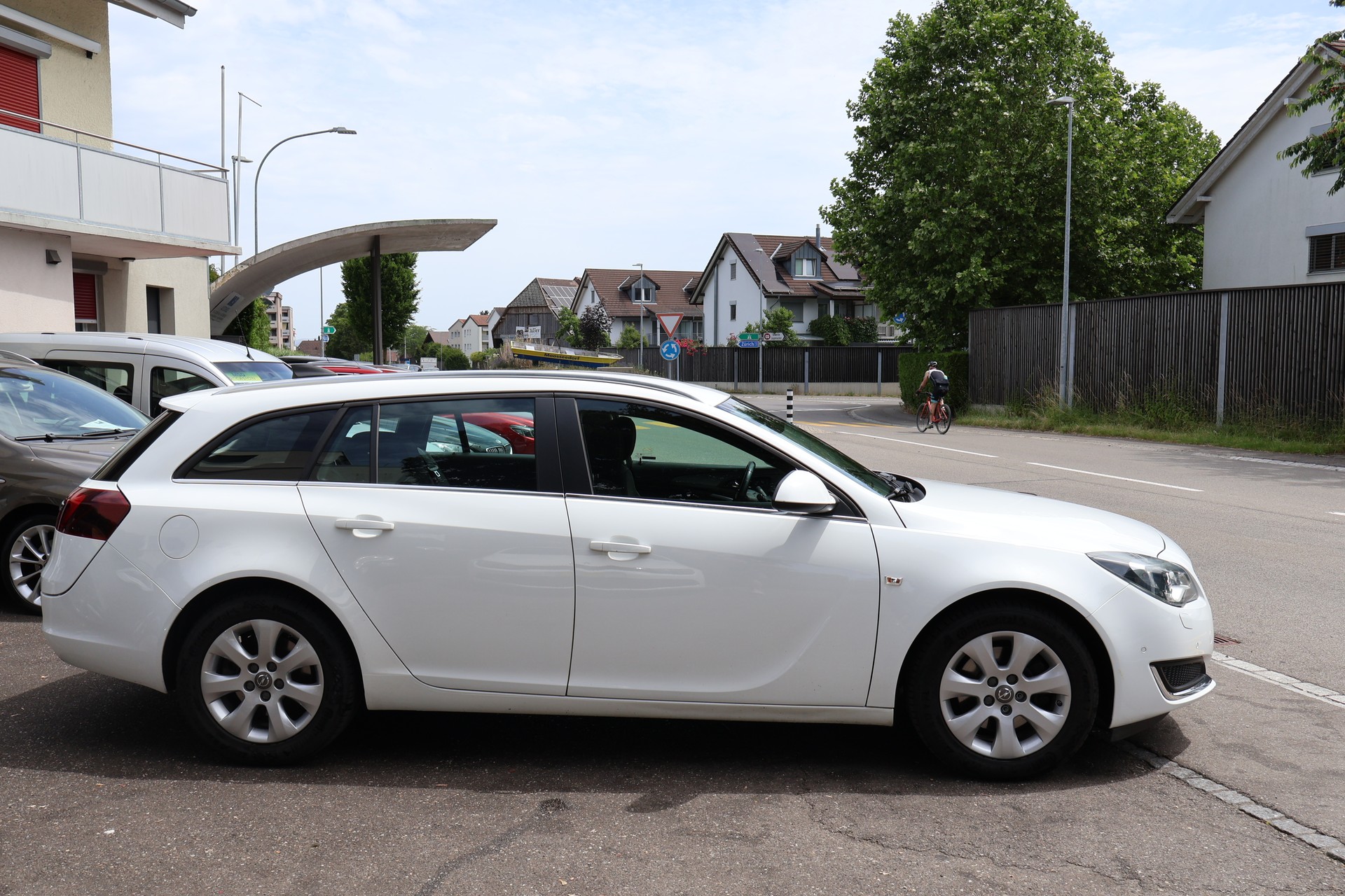 OPEL Insignia Sports Tourer 2.0 CDTI Edition Automatic-image-3