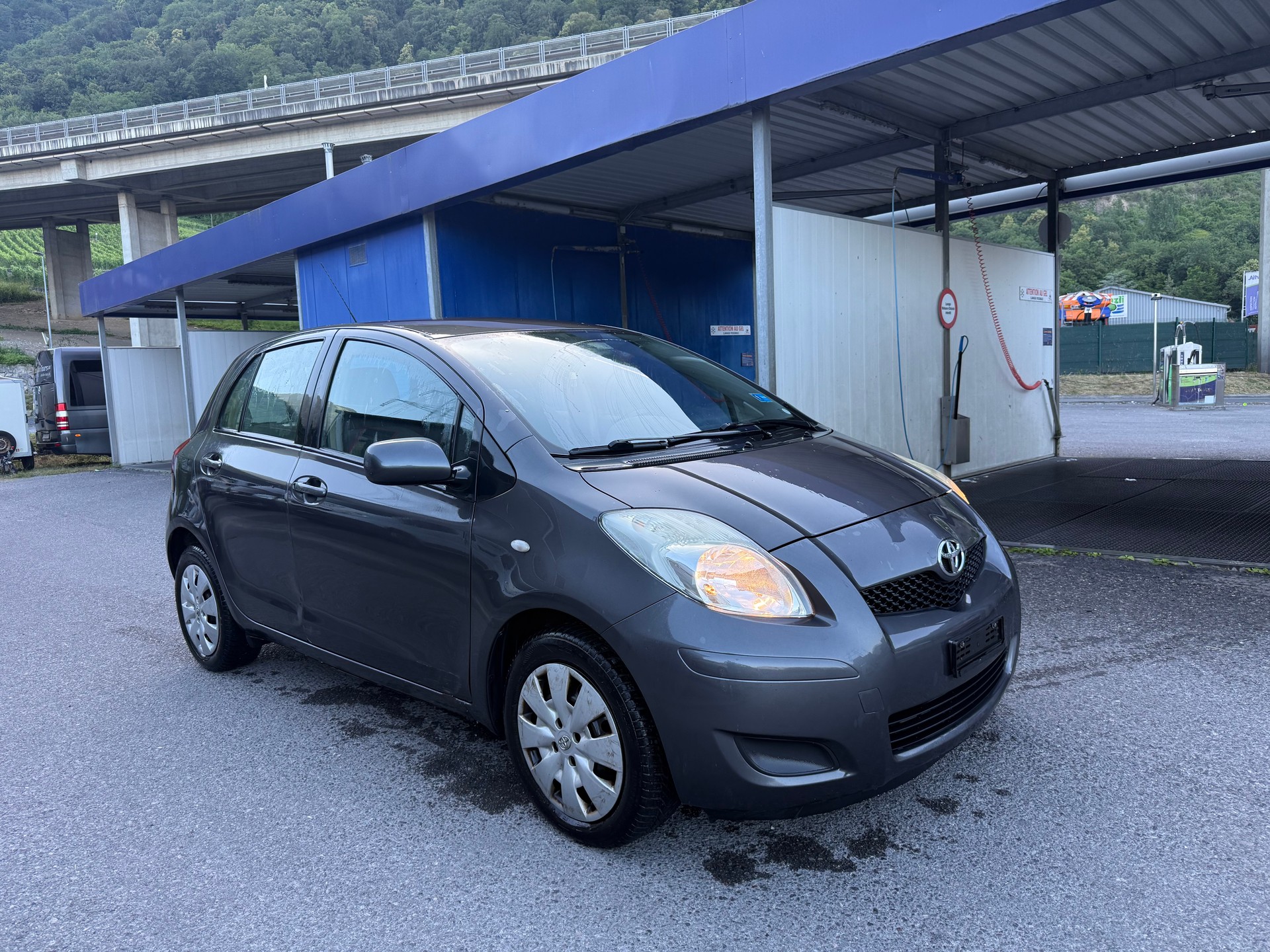 TOYOTA Yaris 1.33 Linea Sol Premium-image-1