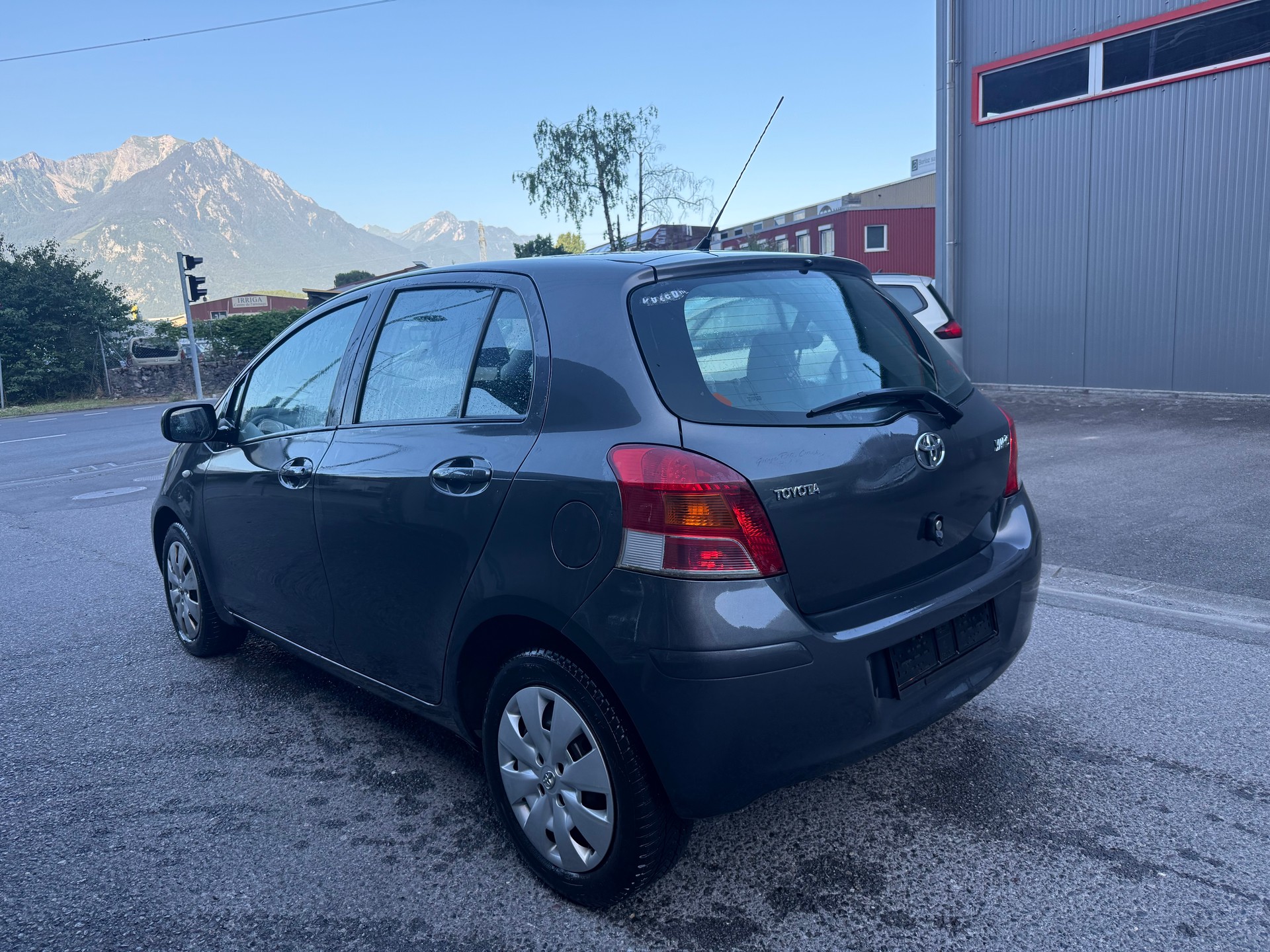 TOYOTA Yaris 1.33 Linea Sol Premium-image-3