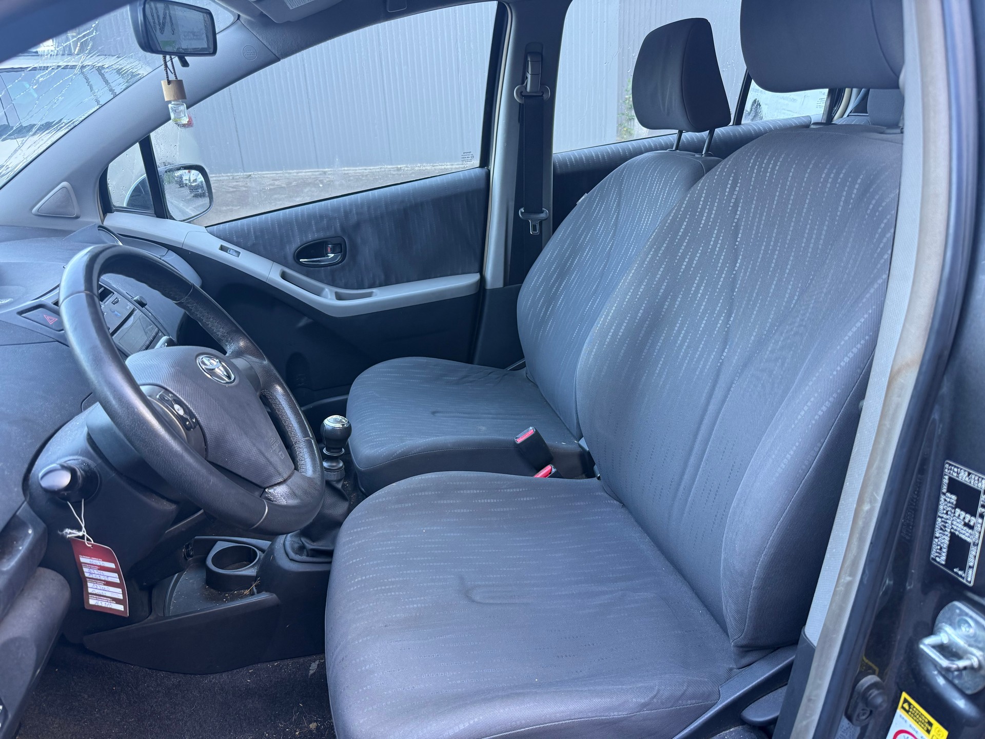 TOYOTA Yaris 1.33 Linea Sol Premium-image-5