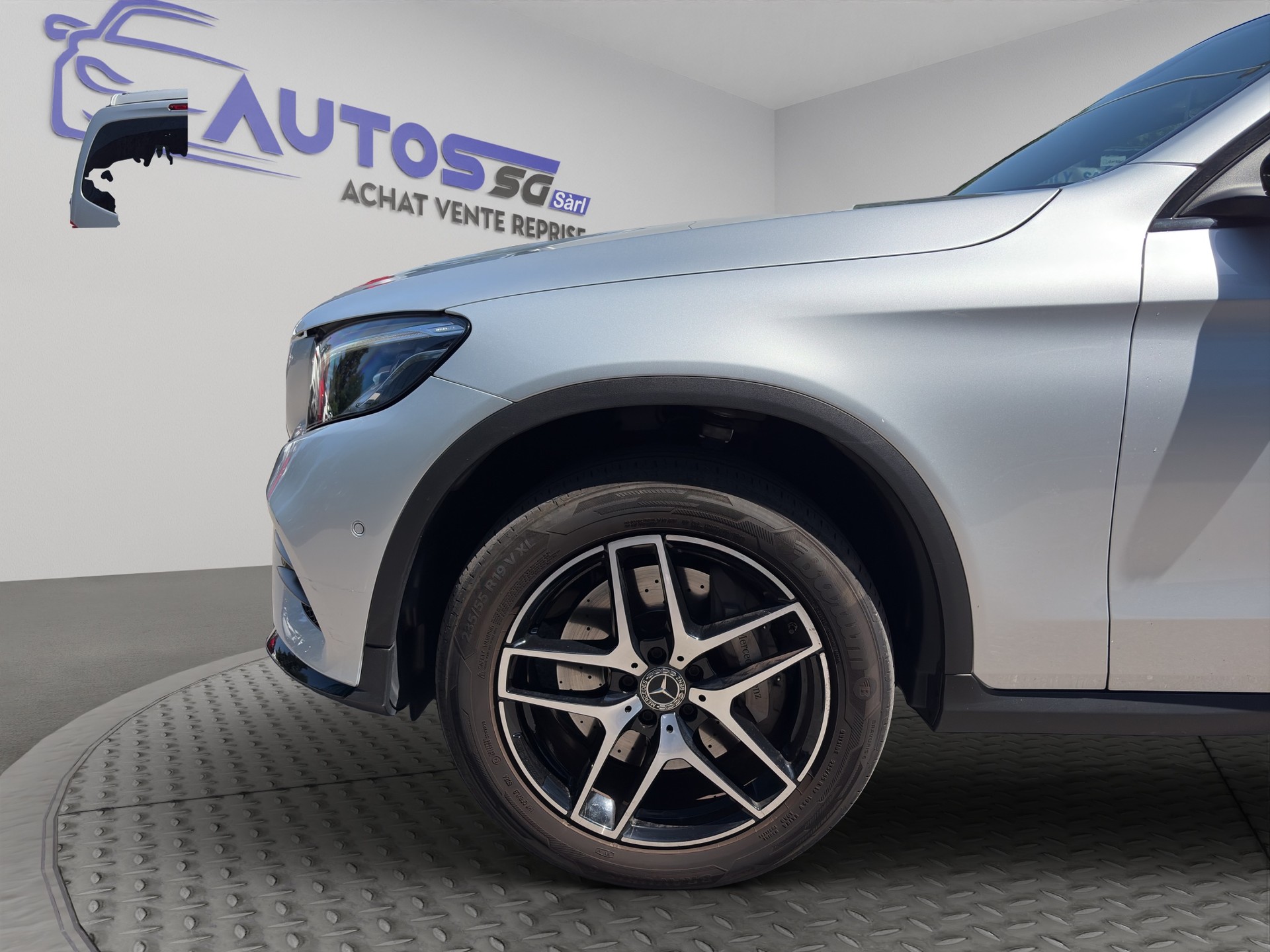 MERCEDES-BENZ GLC 350 e AMG Line 4Matic 7G-Tronic-image-11