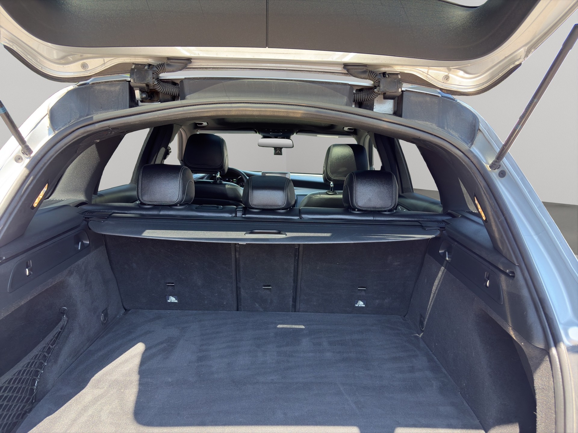 MERCEDES-BENZ GLC 350 e AMG Line 4Matic 7G-Tronic-image-13