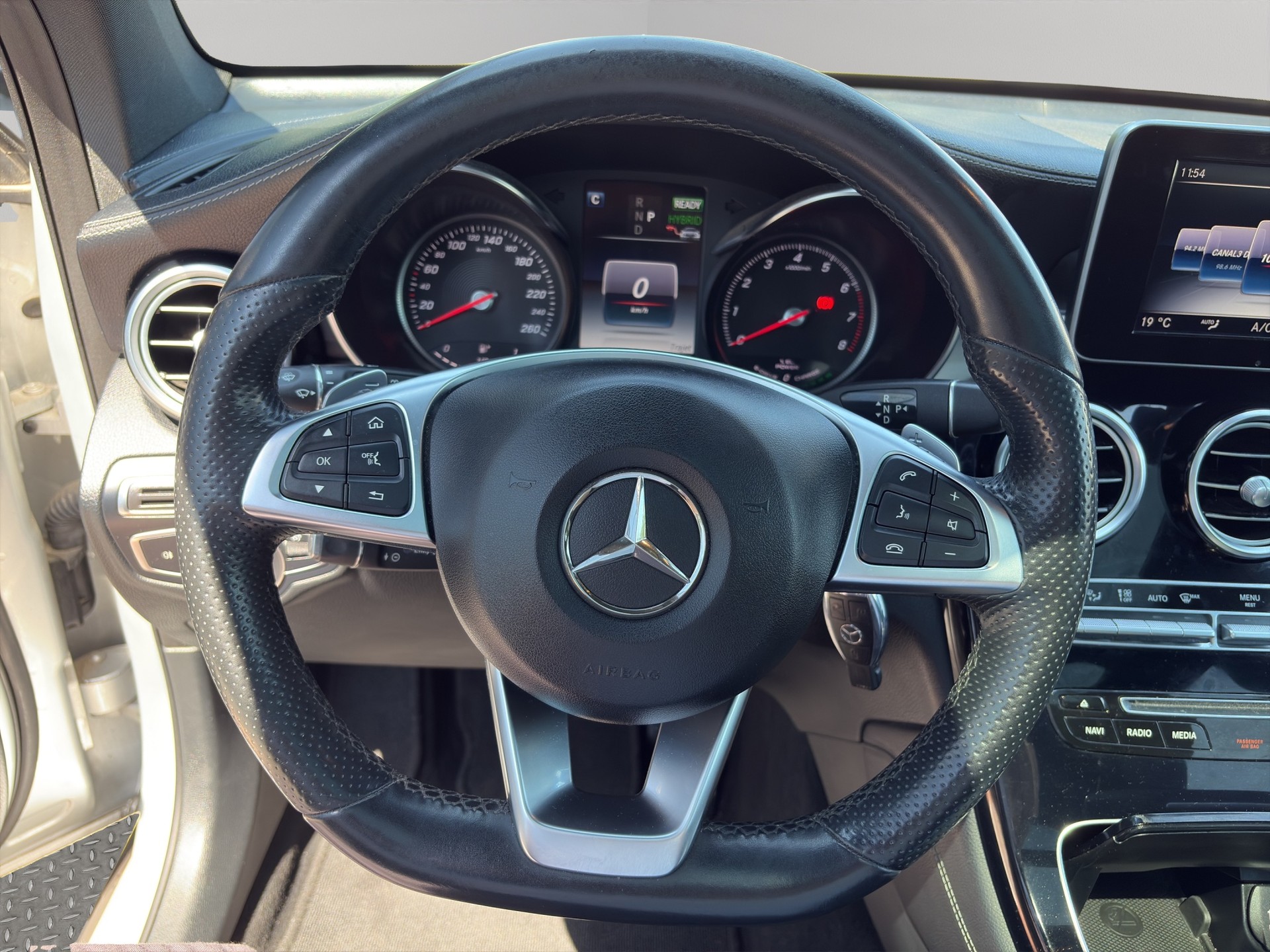 MERCEDES-BENZ GLC 350 e AMG Line 4Matic 7G-Tronic-image-10