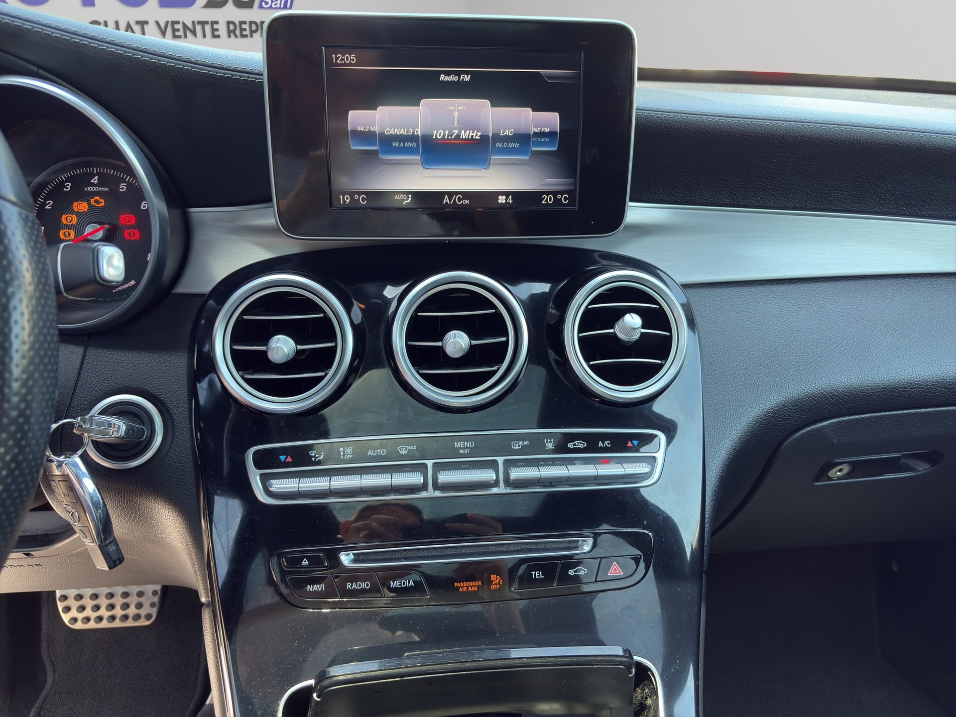 MERCEDES-BENZ GLC 350 e AMG Line 4Matic 7G-Tronic-image-9