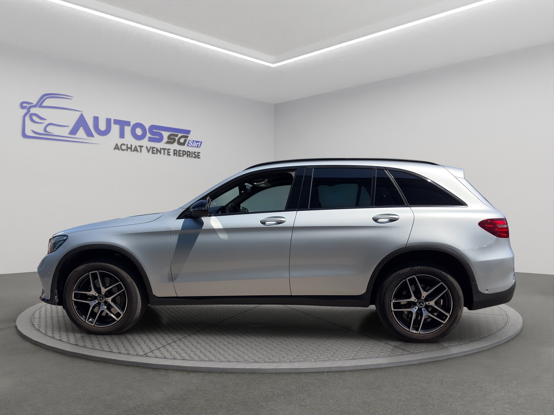MERCEDES-BENZ GLC 350 e AMG Line 4Matic 7G-Tronic-image-3