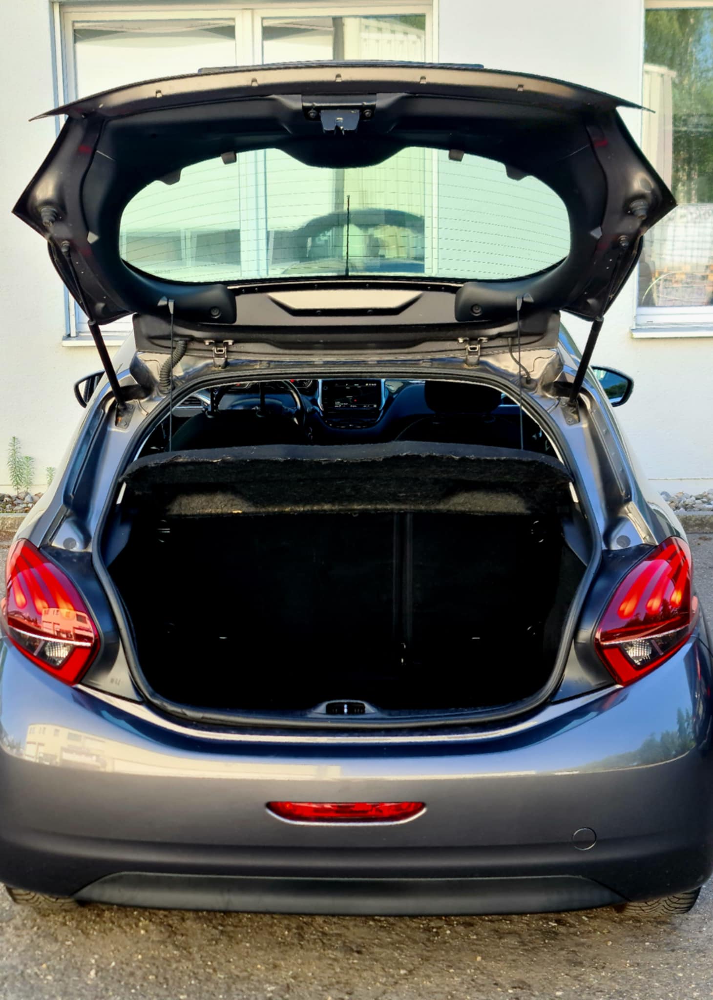 PEUGEOT 208 1.2 PureTech Style EAT6-image-9