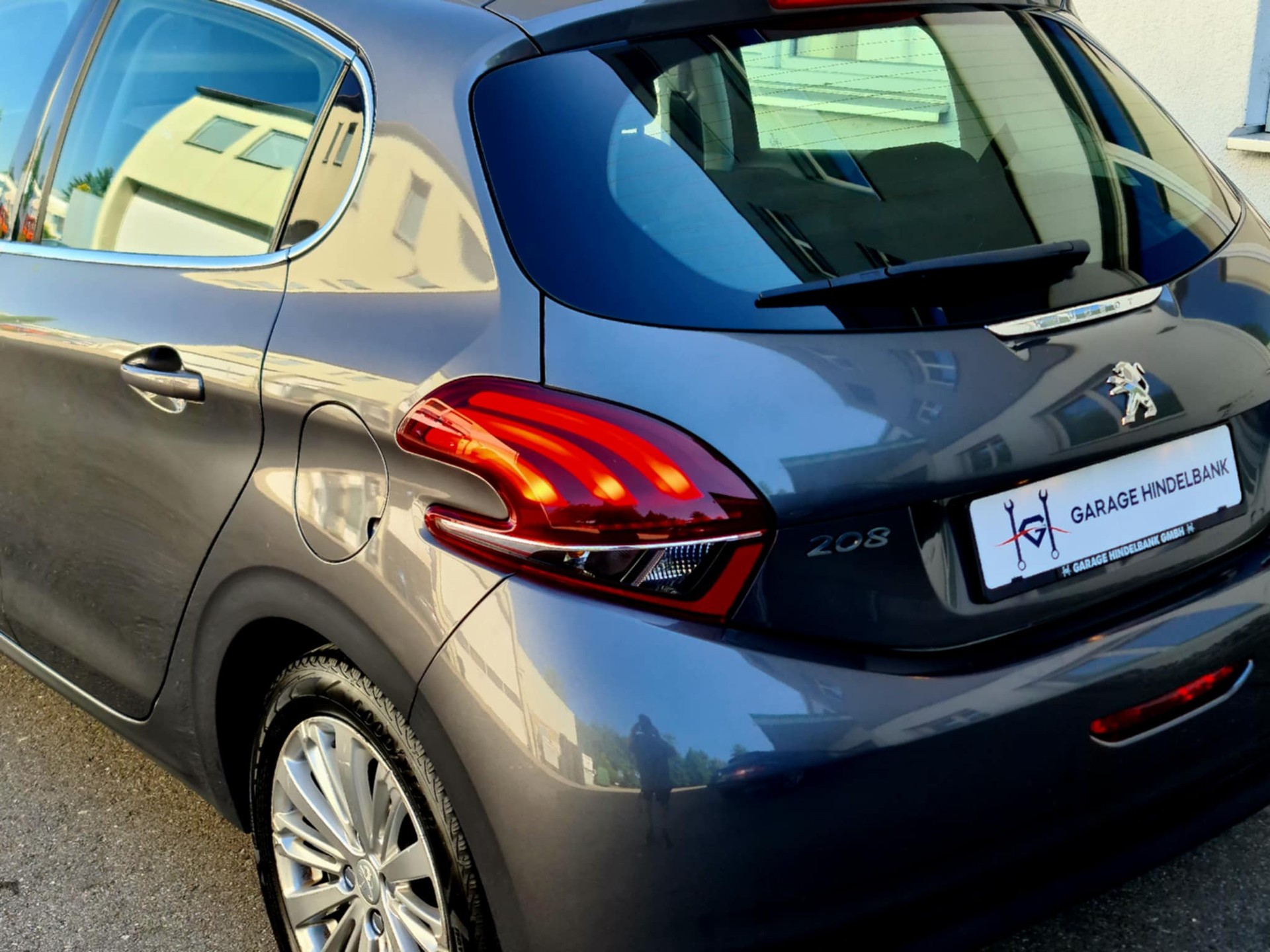 PEUGEOT 208 1.2 PureTech Style EAT6-image-7