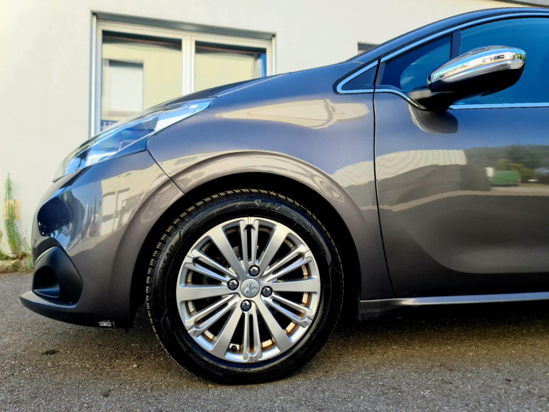 PEUGEOT 208 1.2 PureTech Style EAT6-image-5