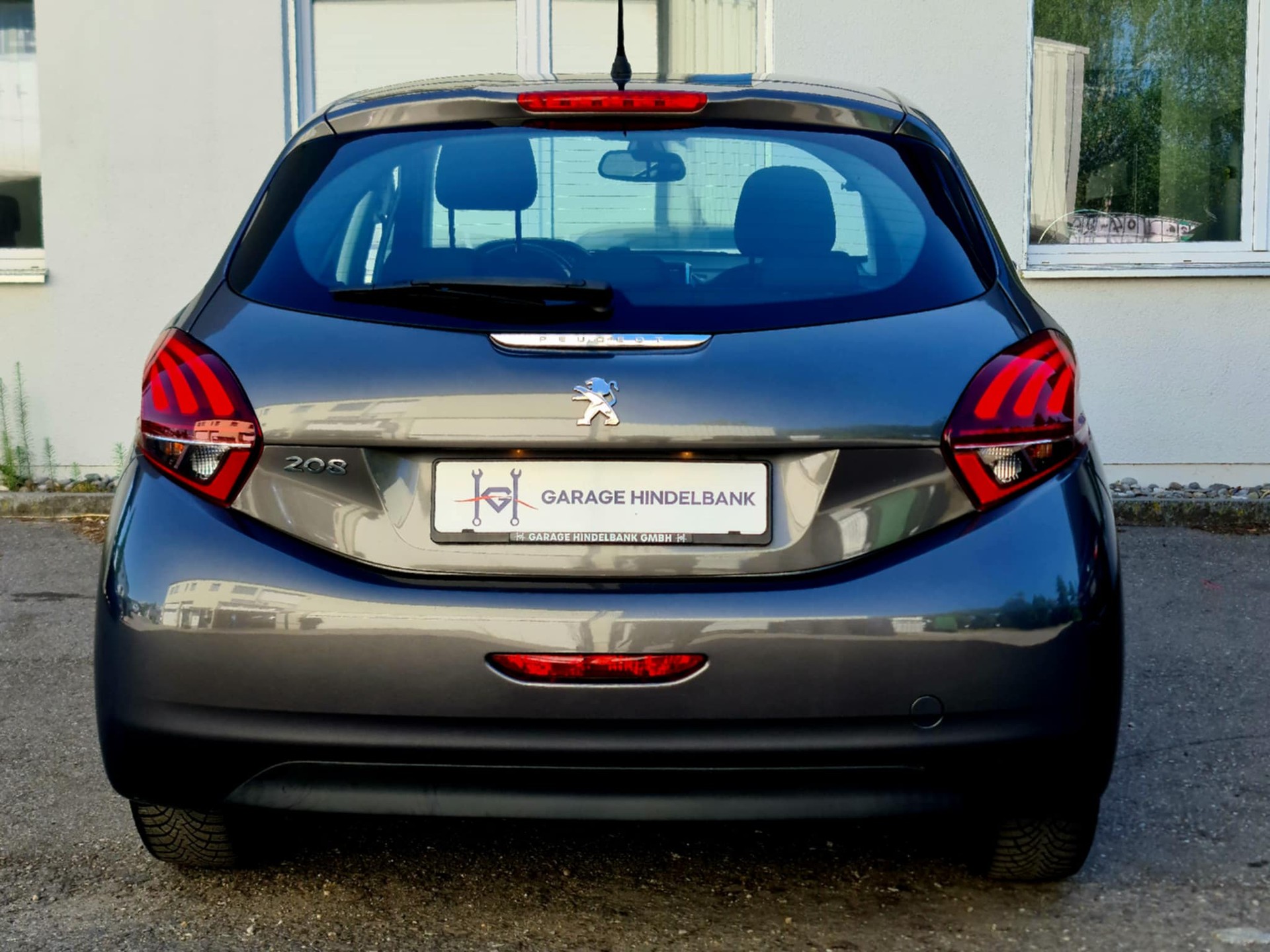 PEUGEOT 208 1.2 PureTech Style EAT6-image-8