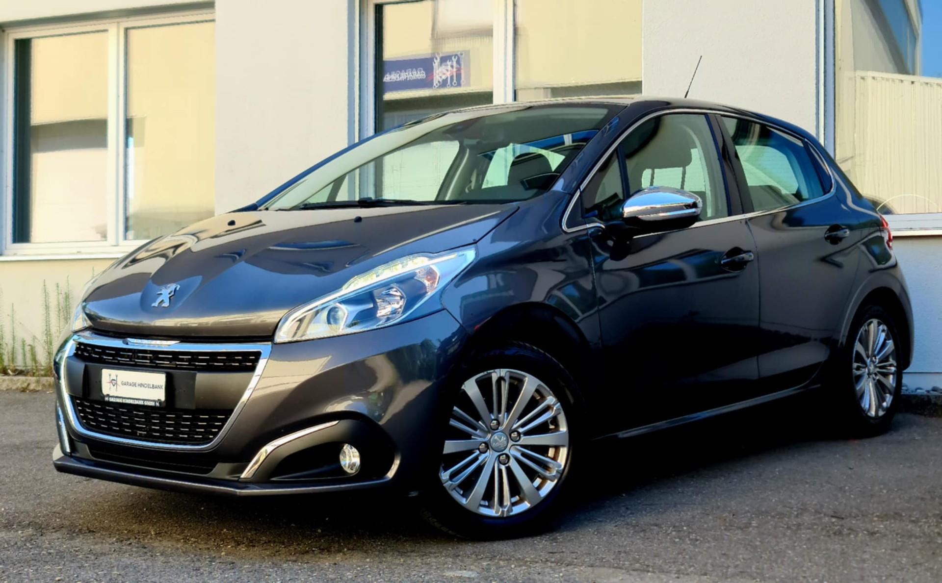 PEUGEOT 208 1.2 PureTech Style EAT6-image-0