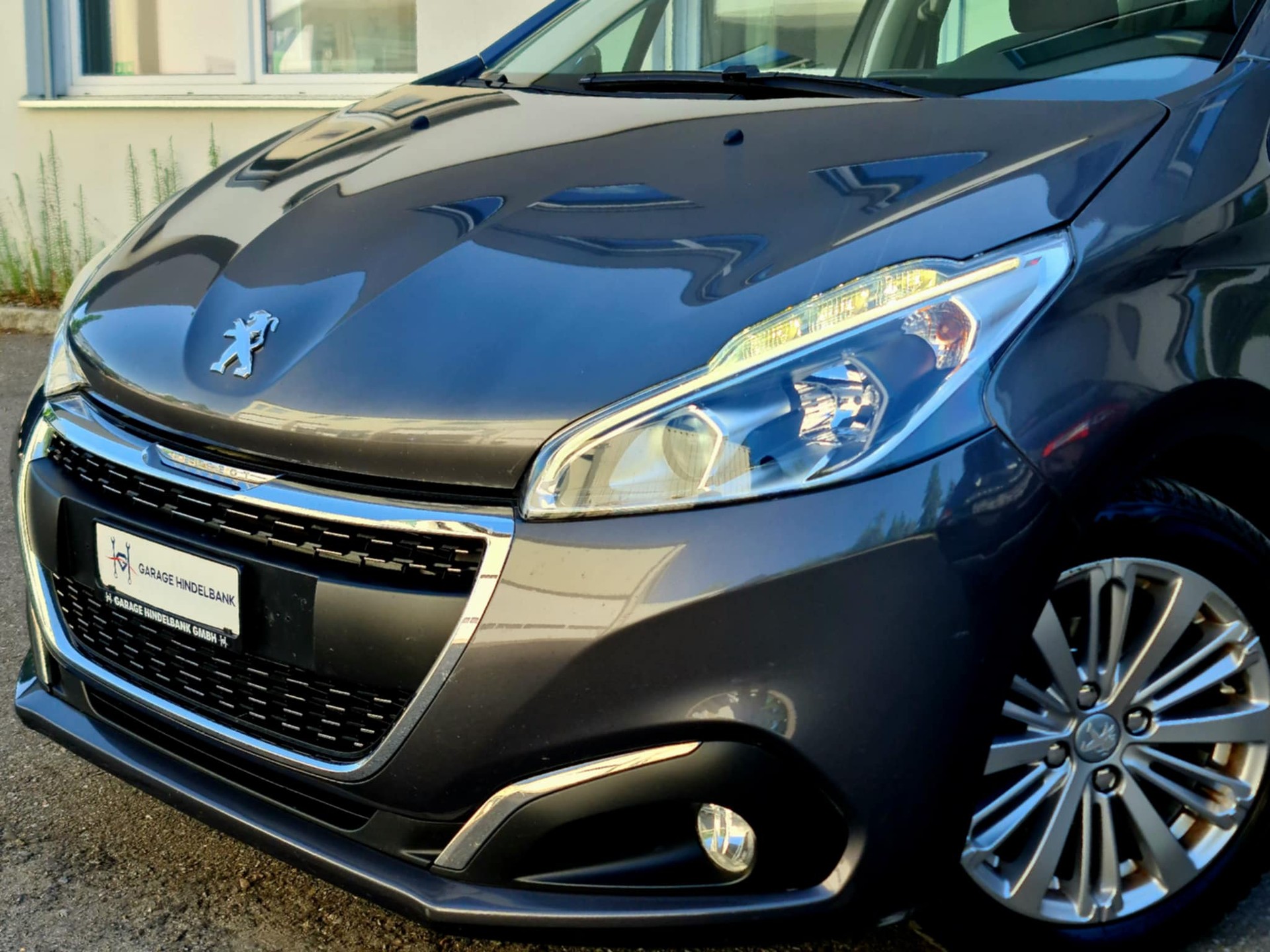 PEUGEOT 208 1.2 PureTech Style EAT6-image-1