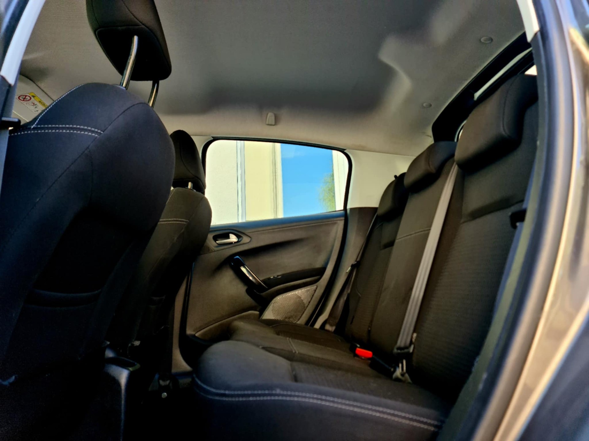PEUGEOT 208 1.2 PureTech Style EAT6-image-15