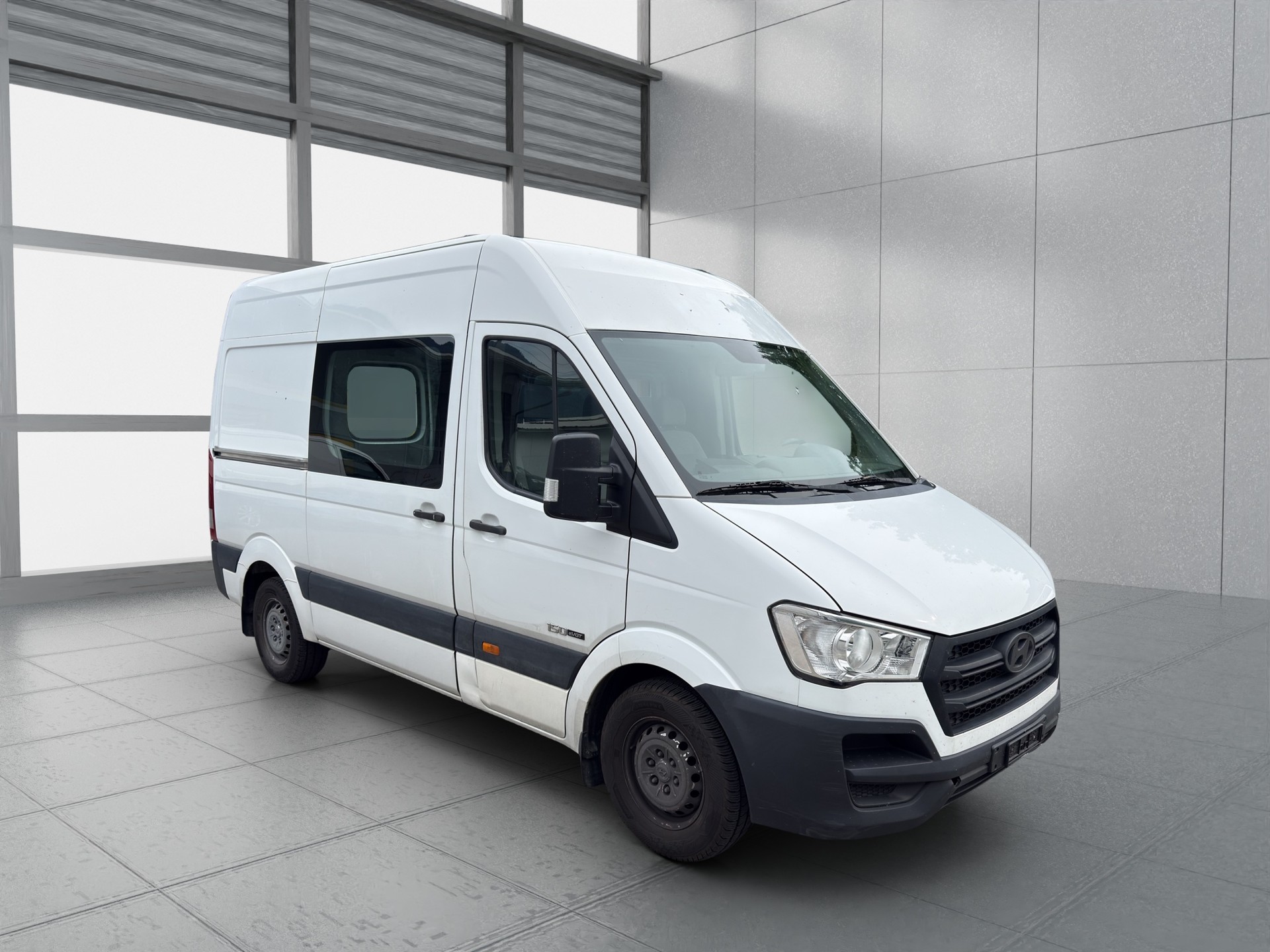 HYUNDAI H350 2.5 CRDi Amplia L1-image-1