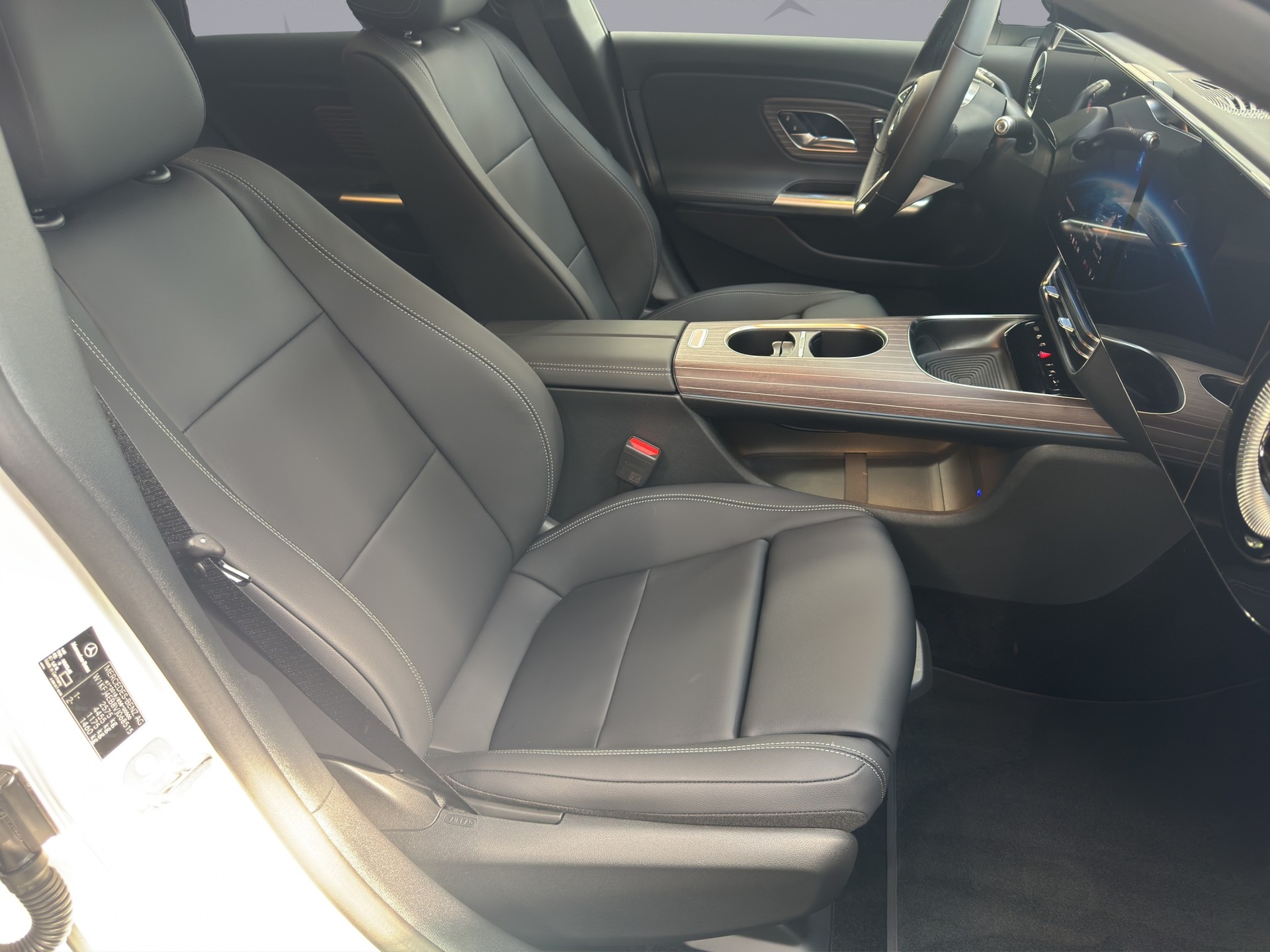 MERCEDES-BENZ CLA 350 Progressive 4matic-image-15