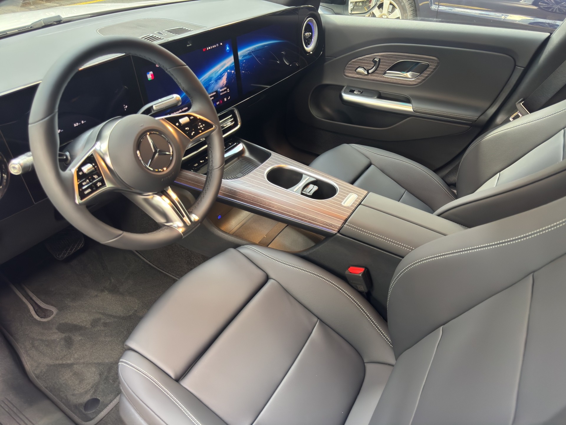 MERCEDES-BENZ CLA 350 Progressive 4matic-image-18