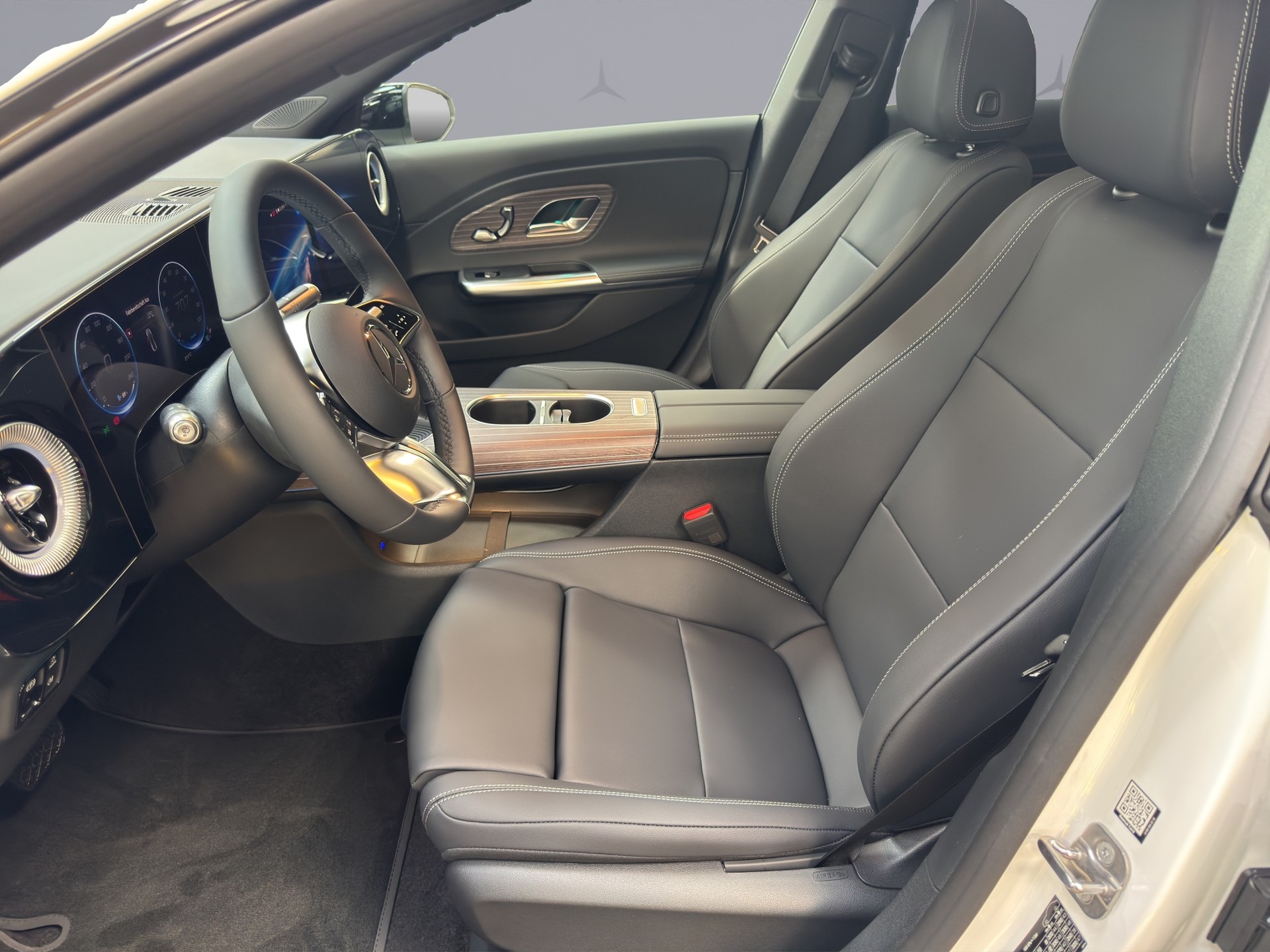 MERCEDES-BENZ CLA 350 Progressive 4matic-image-8
