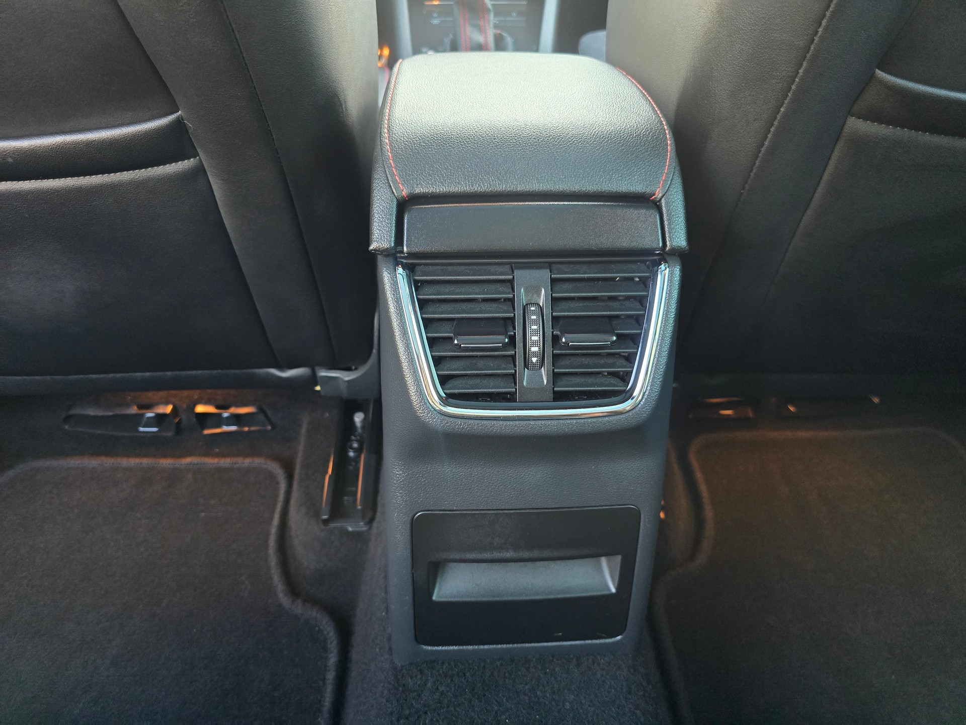 SKODA Octavia Combi 2.0 TDI RS 4x4 DSG-image-17