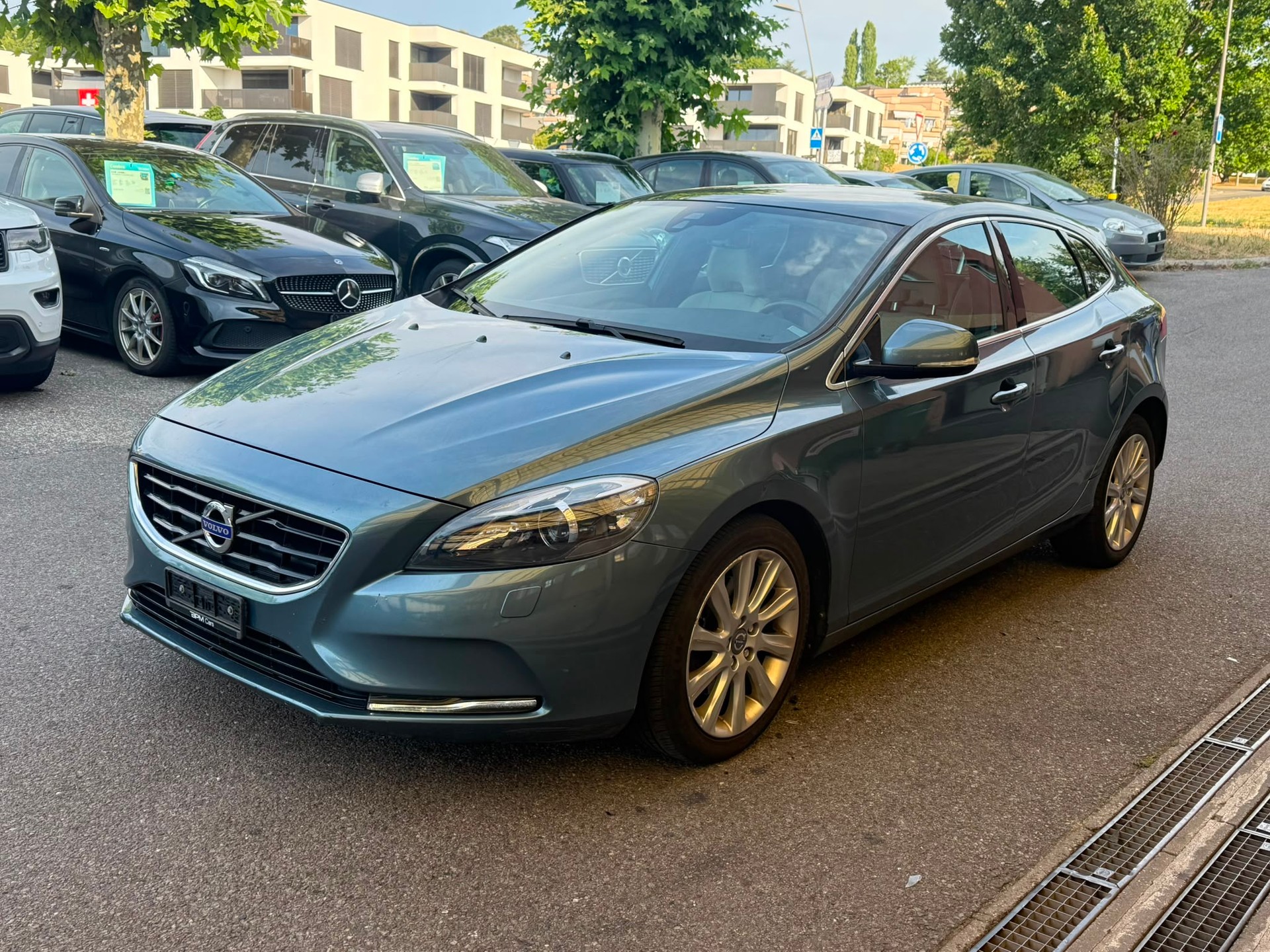 VOLVO V40 T4 Momentum Powershift-image-3