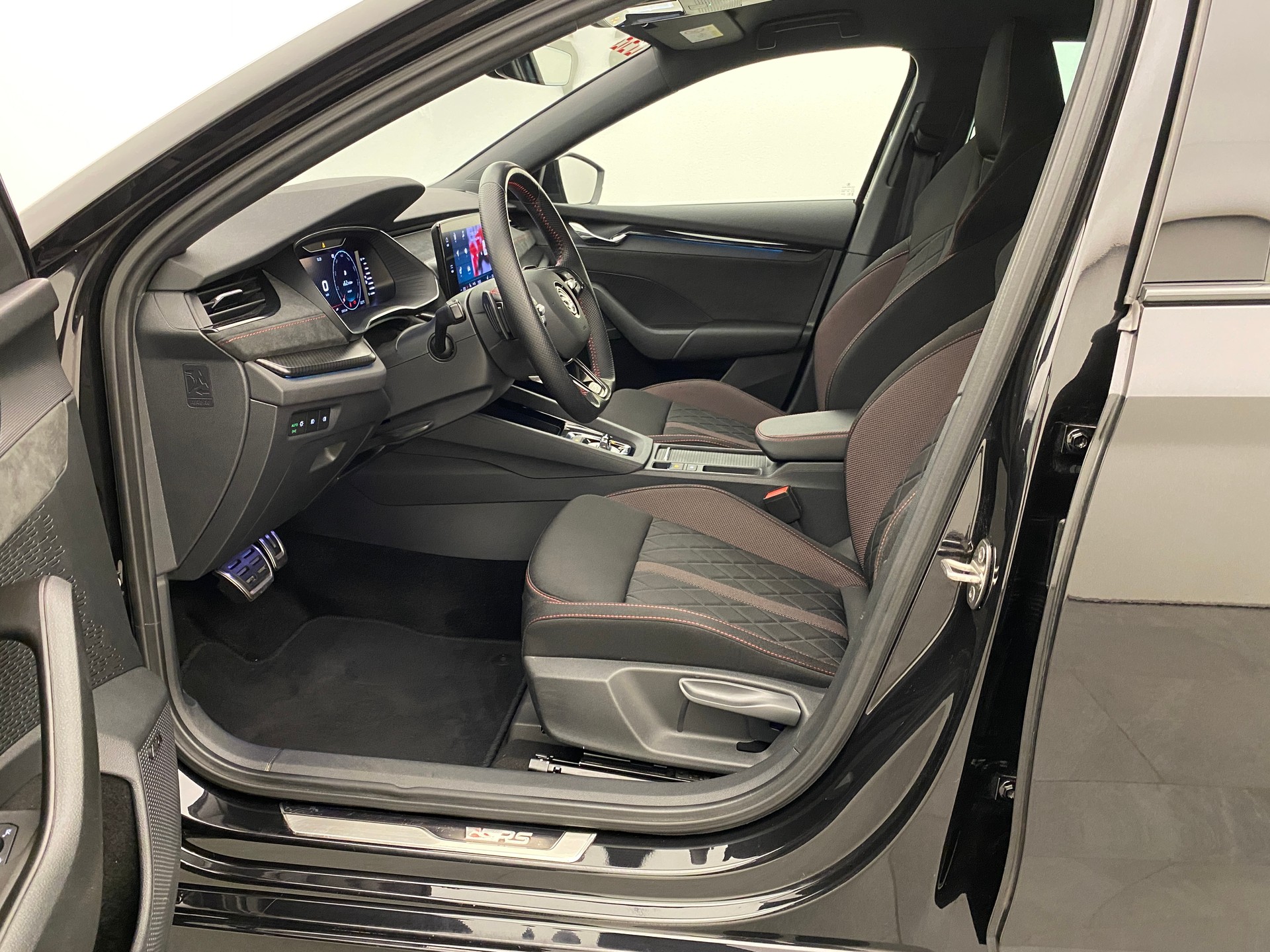 SKODA Octavia 2.0 TSI DSG RS-image-10