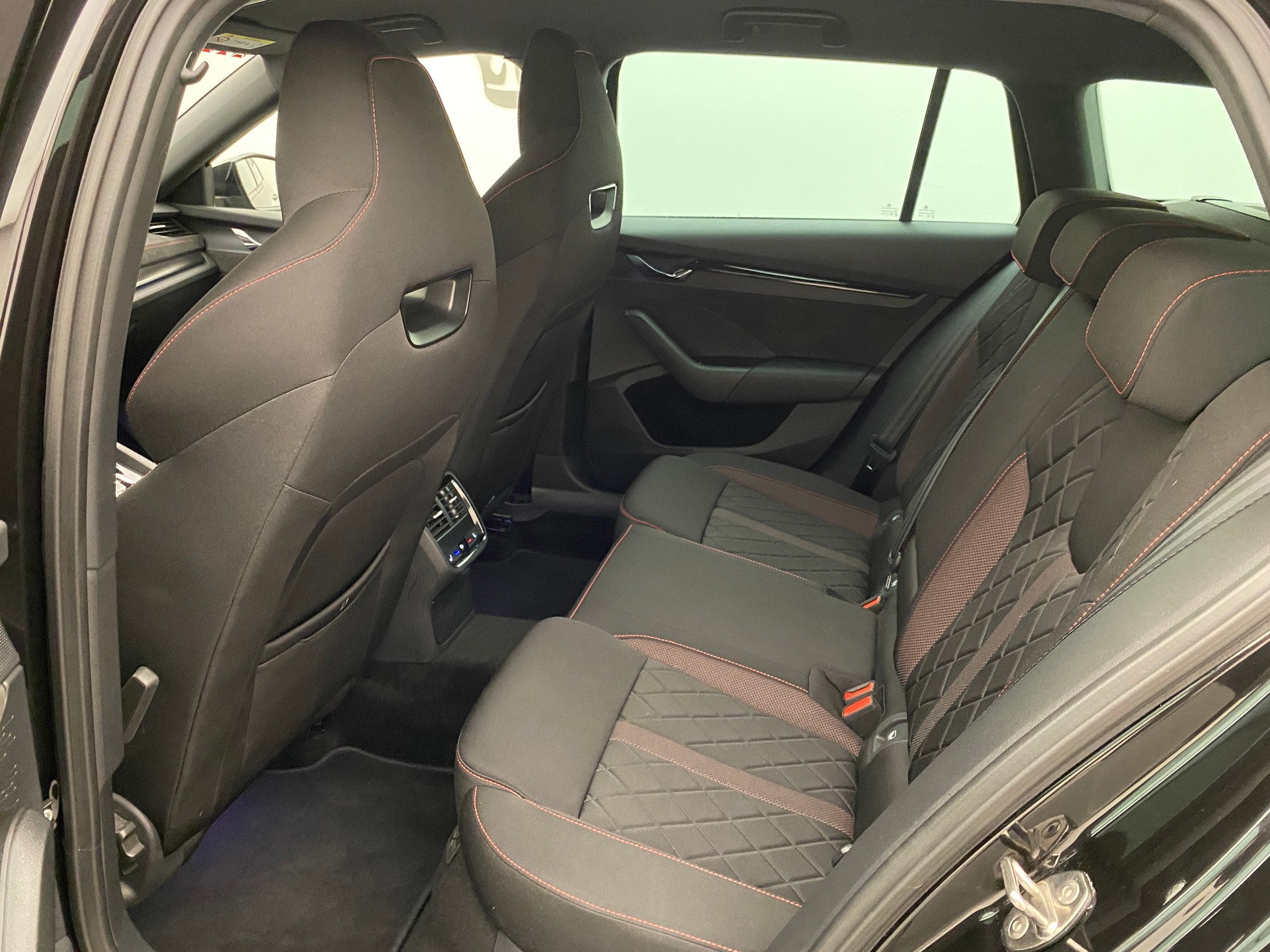 SKODA Octavia 2.0 TSI DSG RS-image-14